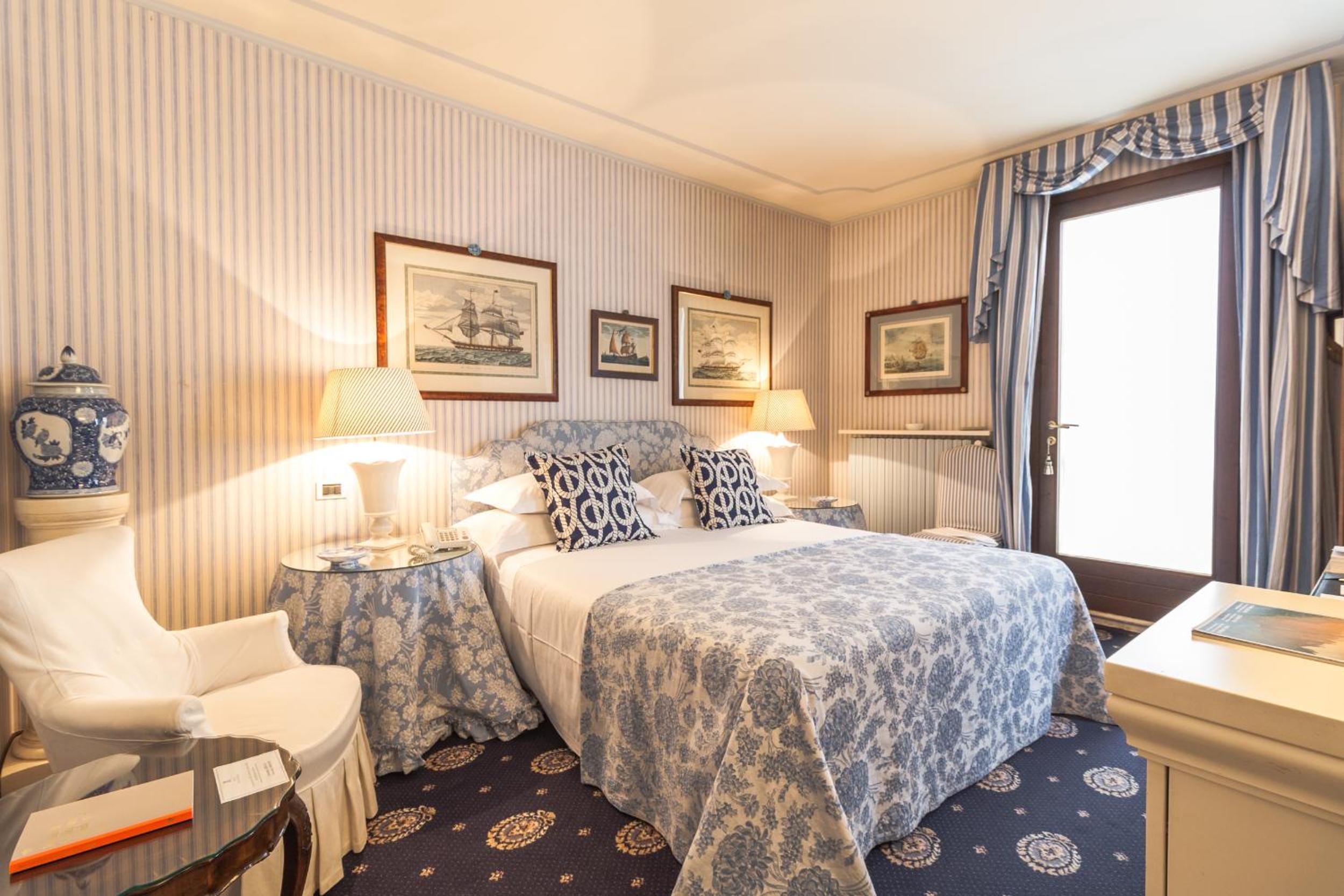 Deluxe Double Room - Photo 8