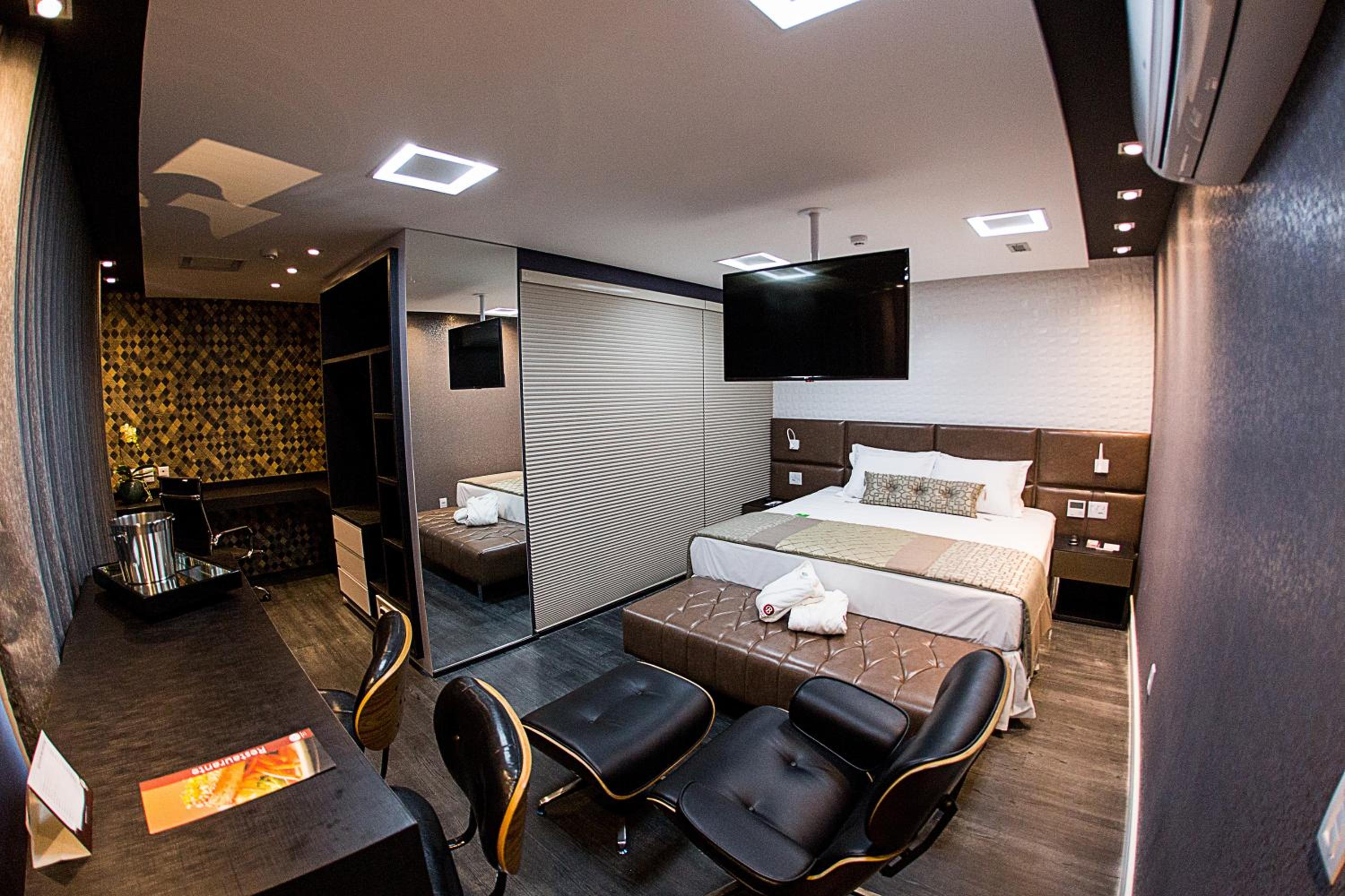 King Suite with Spa Bath photo 2