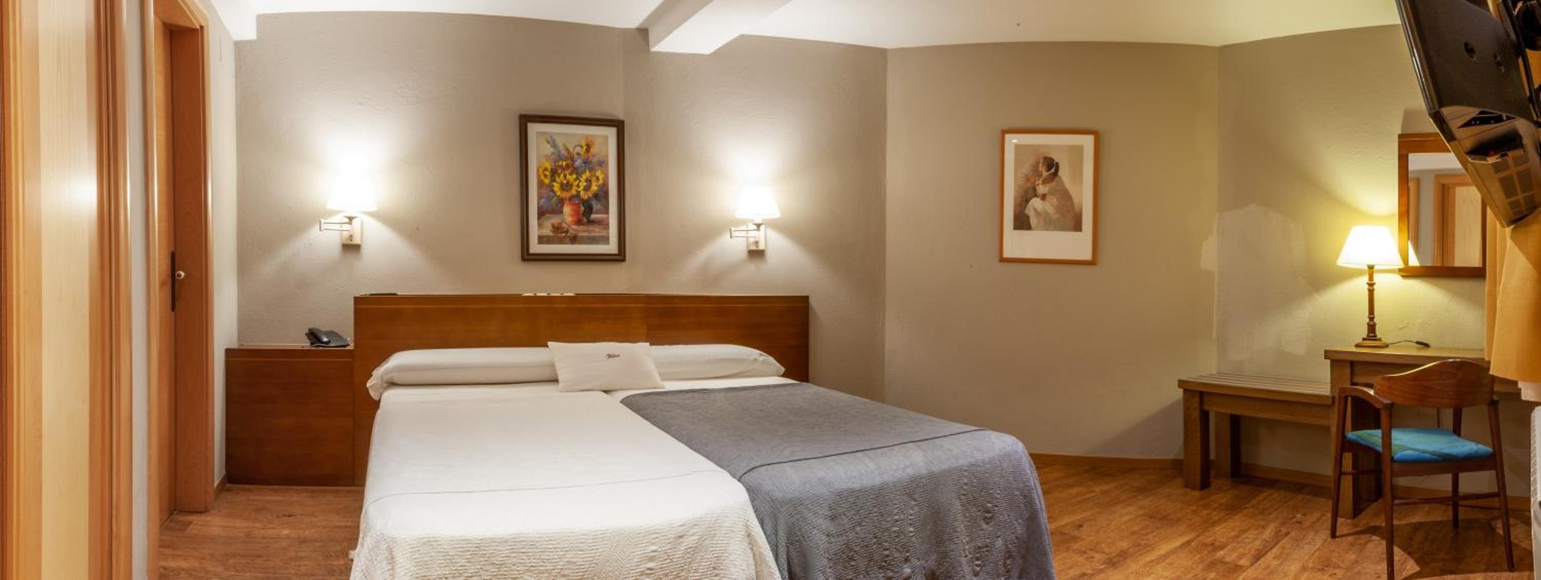 Interior twin room - Photo 1