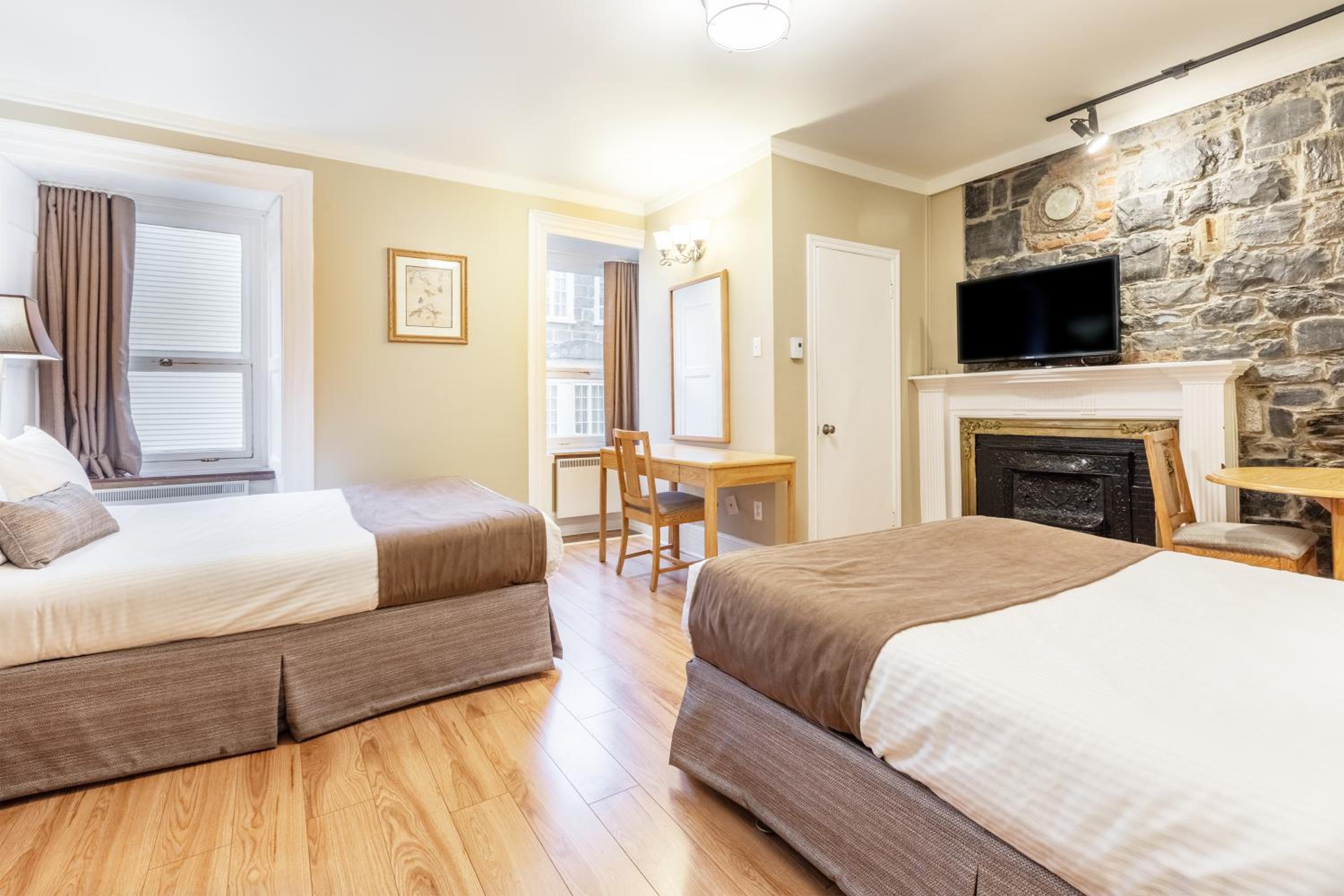2 Double Beds photo 1