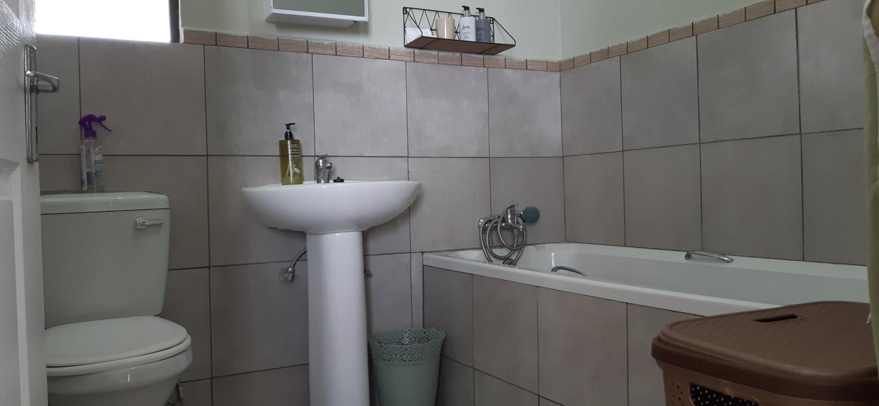 Large Double Room - Photo 6