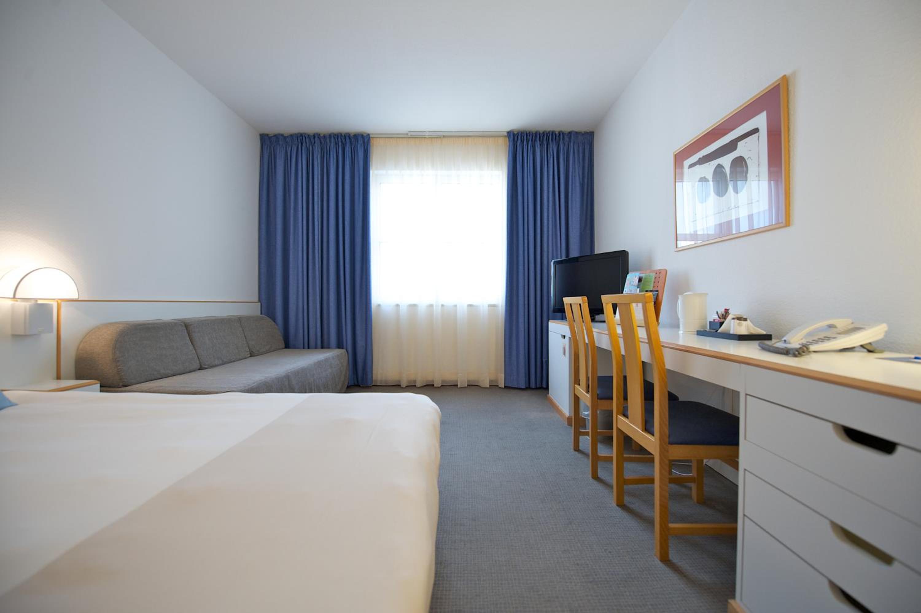 Standard Double Room with 1 Double Bed and 1 Sofa Bed - Photo 6
