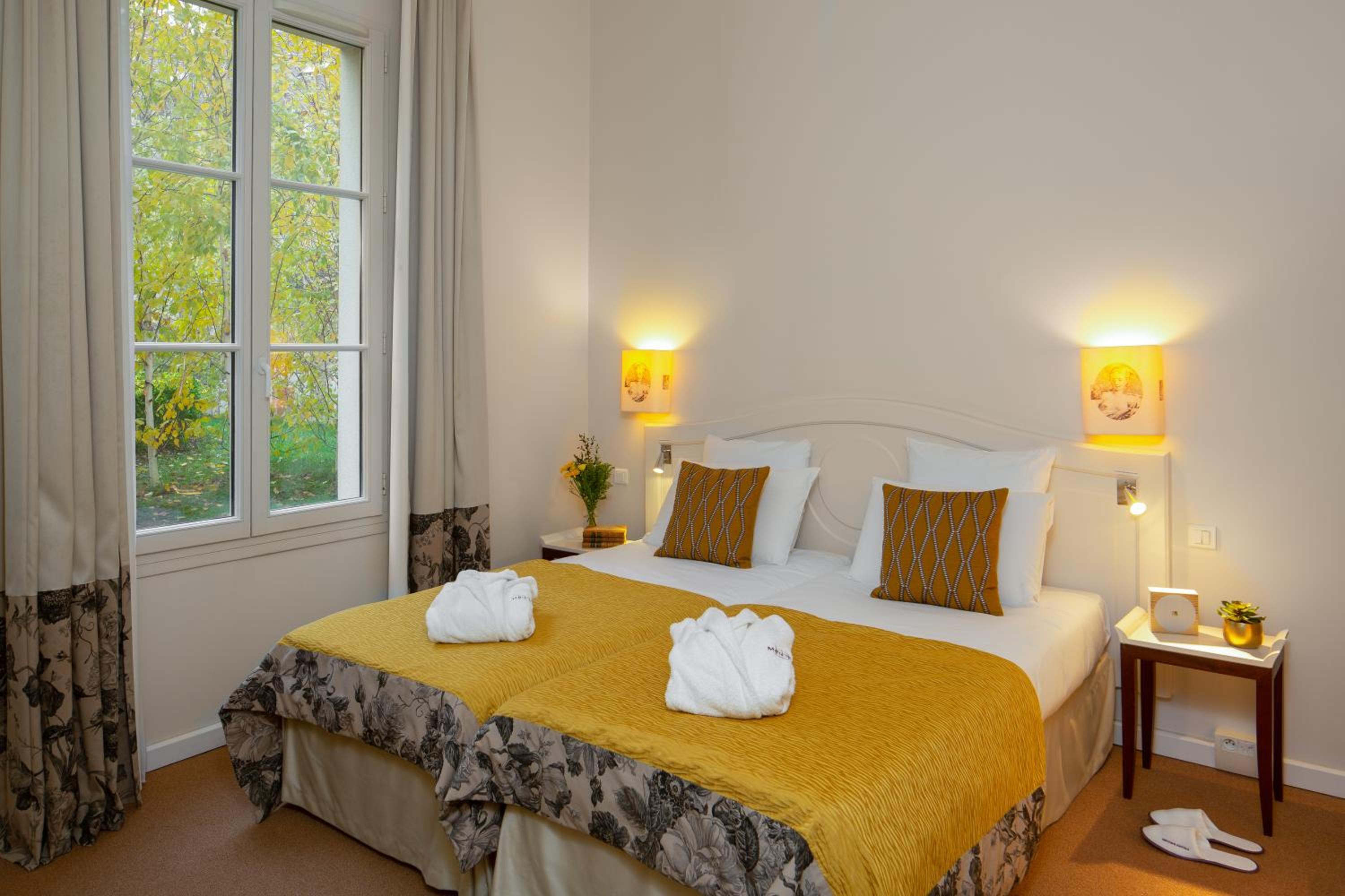 Standard Twin Room - Photo 1