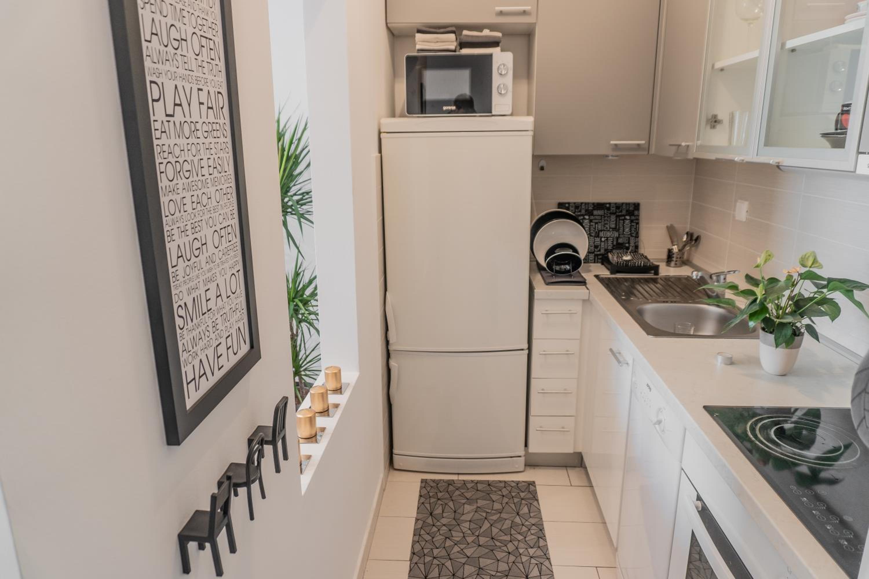 Studio Apartment - Photo 12