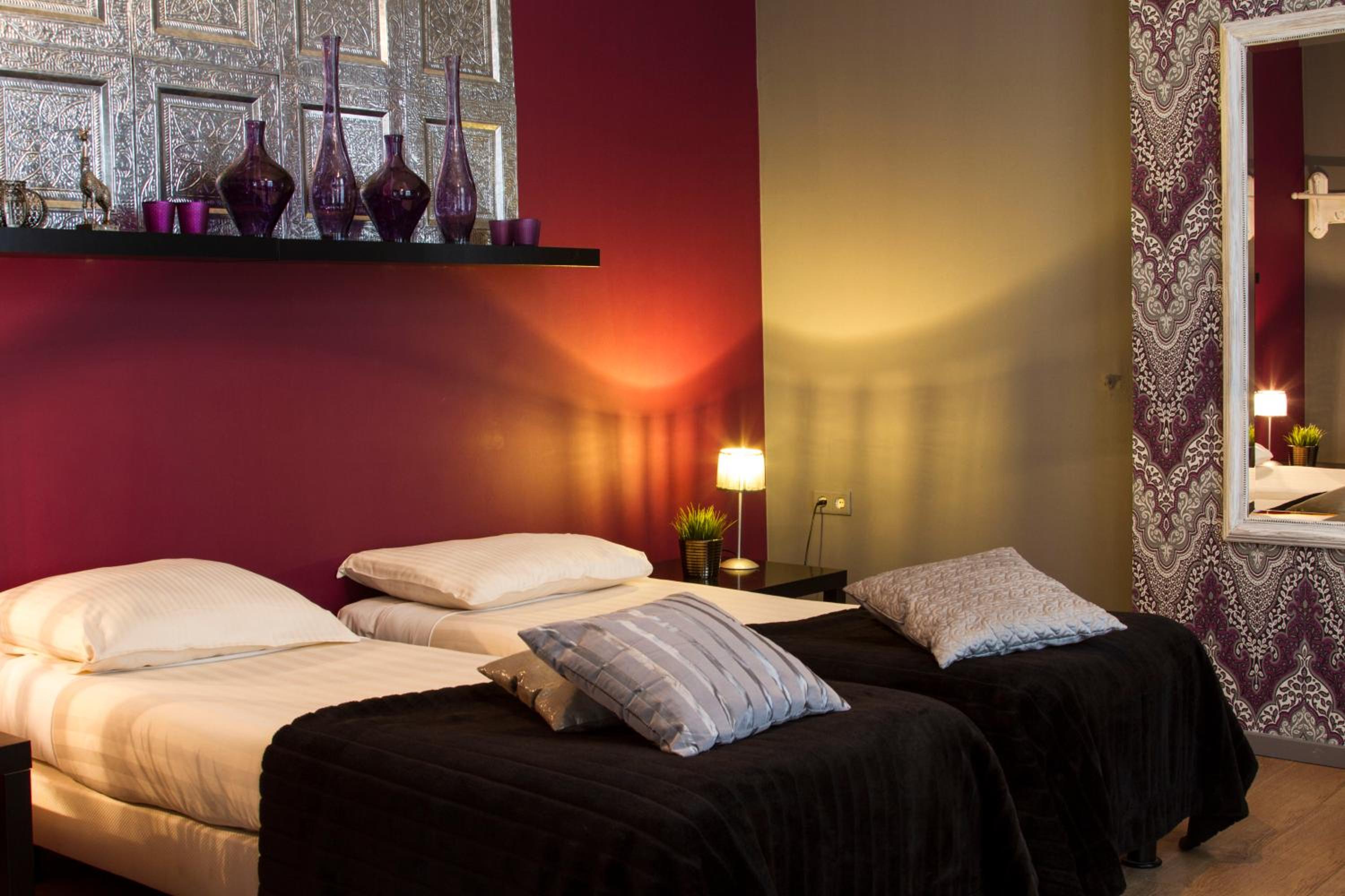 Agadir Twin Room (Private bathroom in hallway) - Photo 1