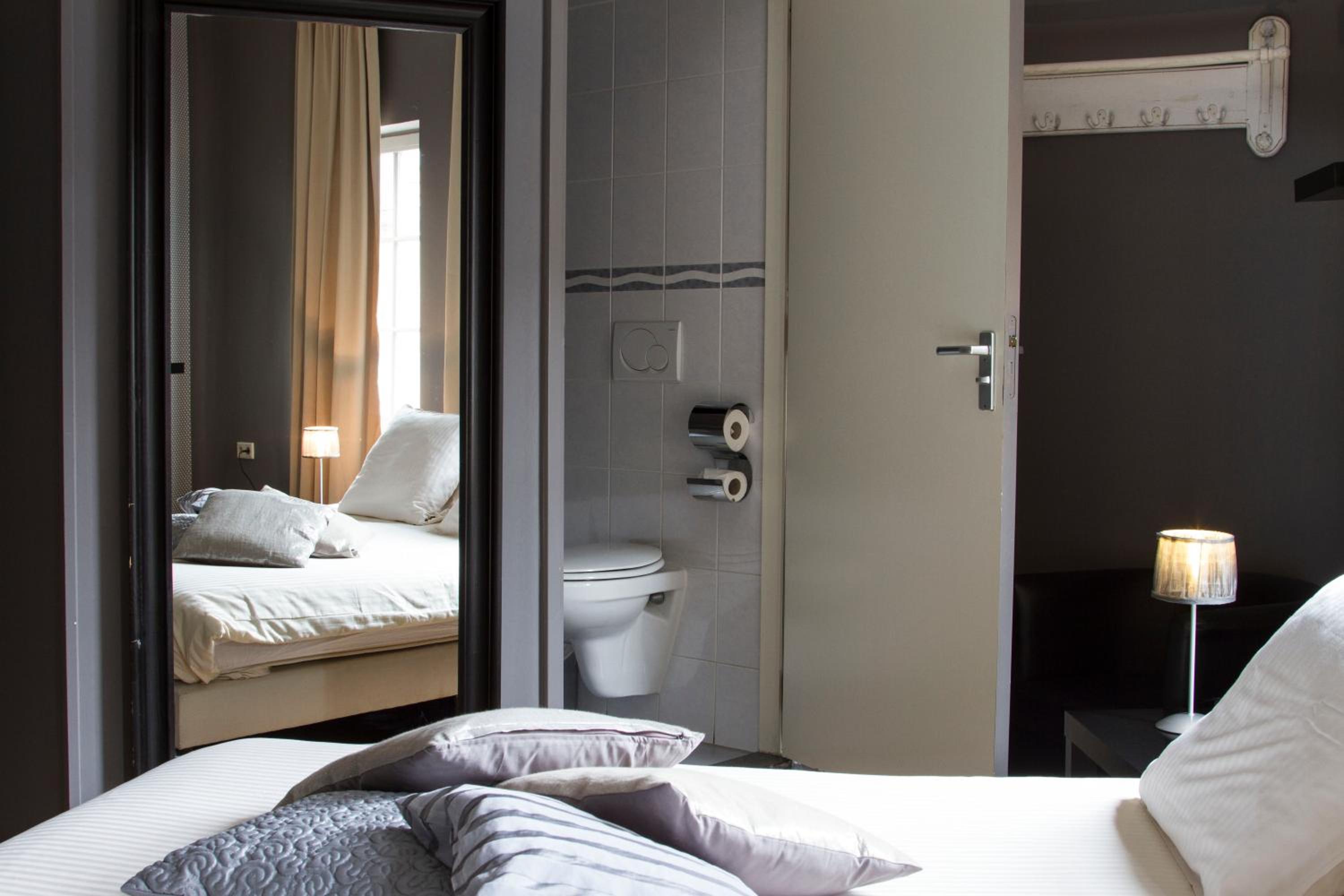 Casablanca Twin / Double Room - Photo 13