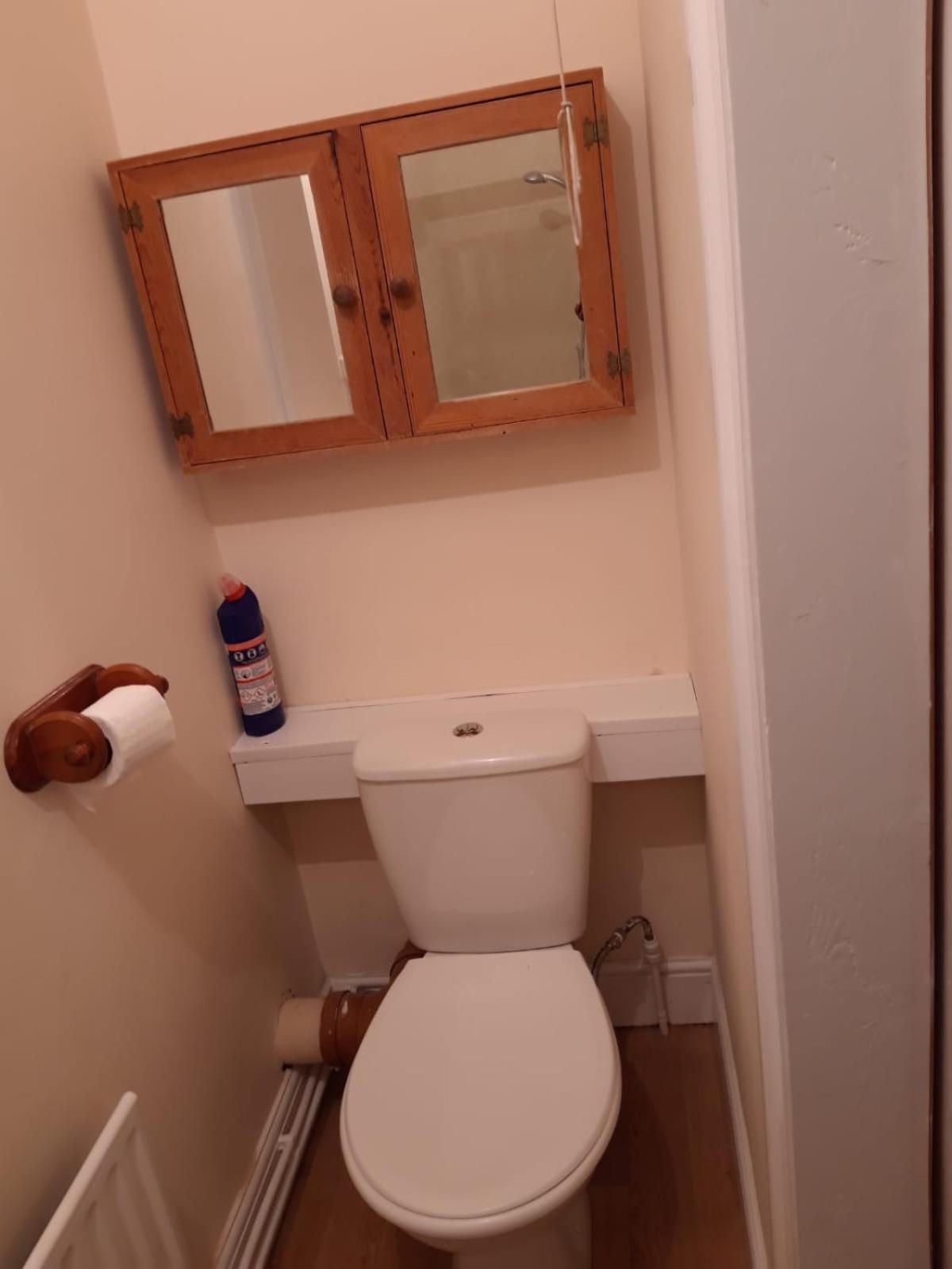 Double Room with Private Bathroom - Photo 8