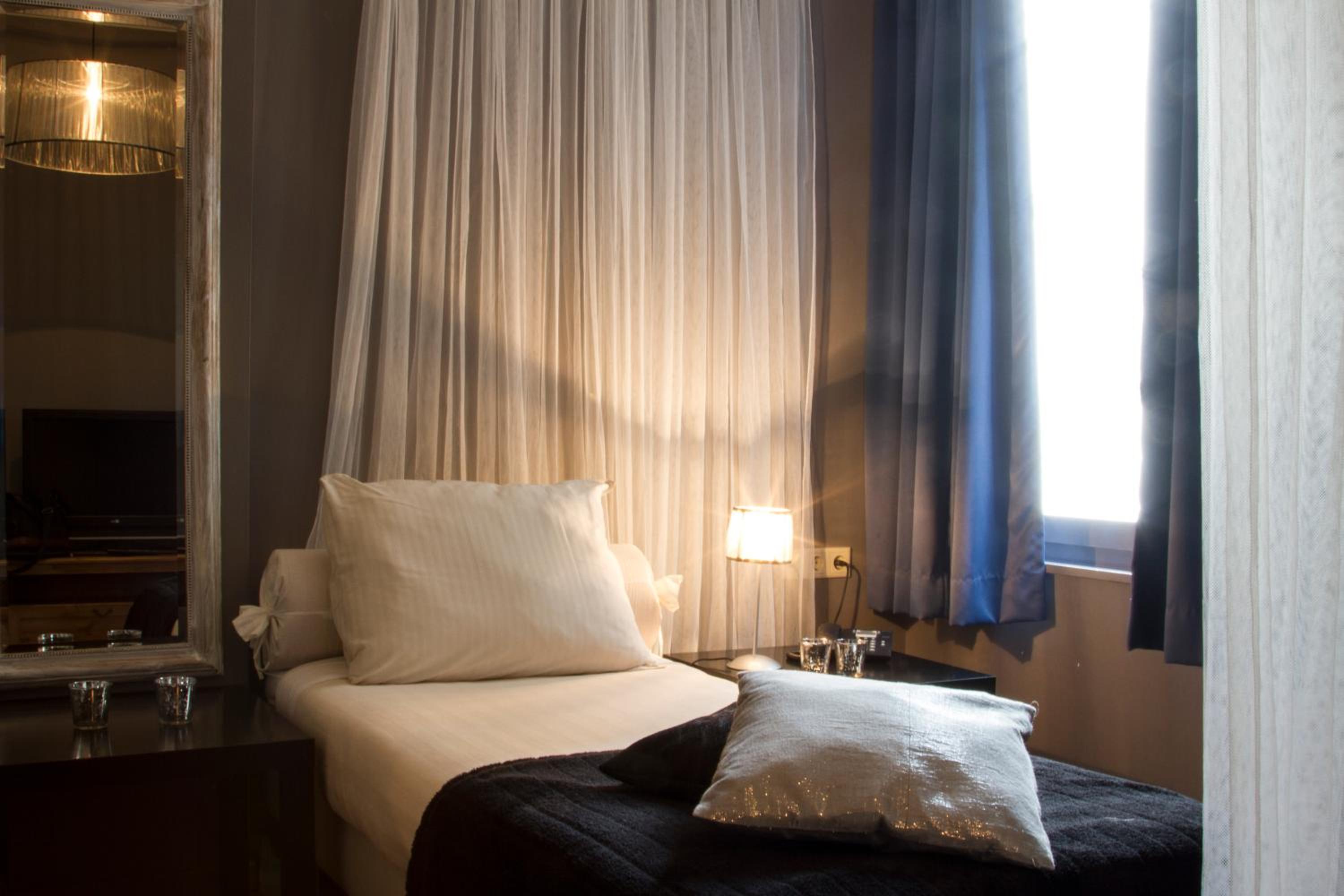 Agadir Twin Room (Private bathroom in hallway) - Photo 7