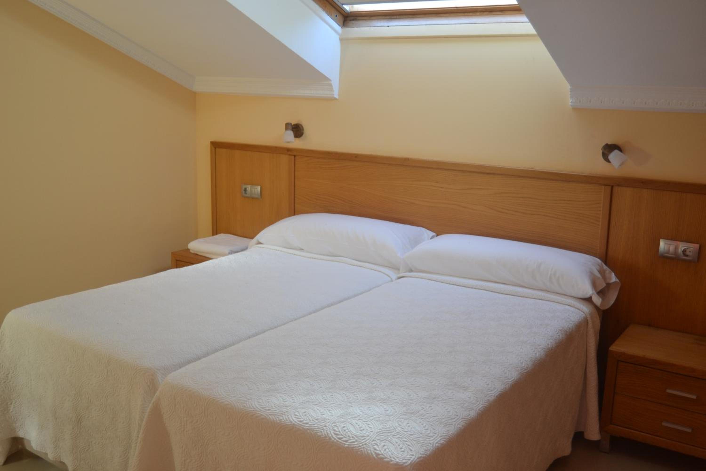 Twin Room - Photo 4