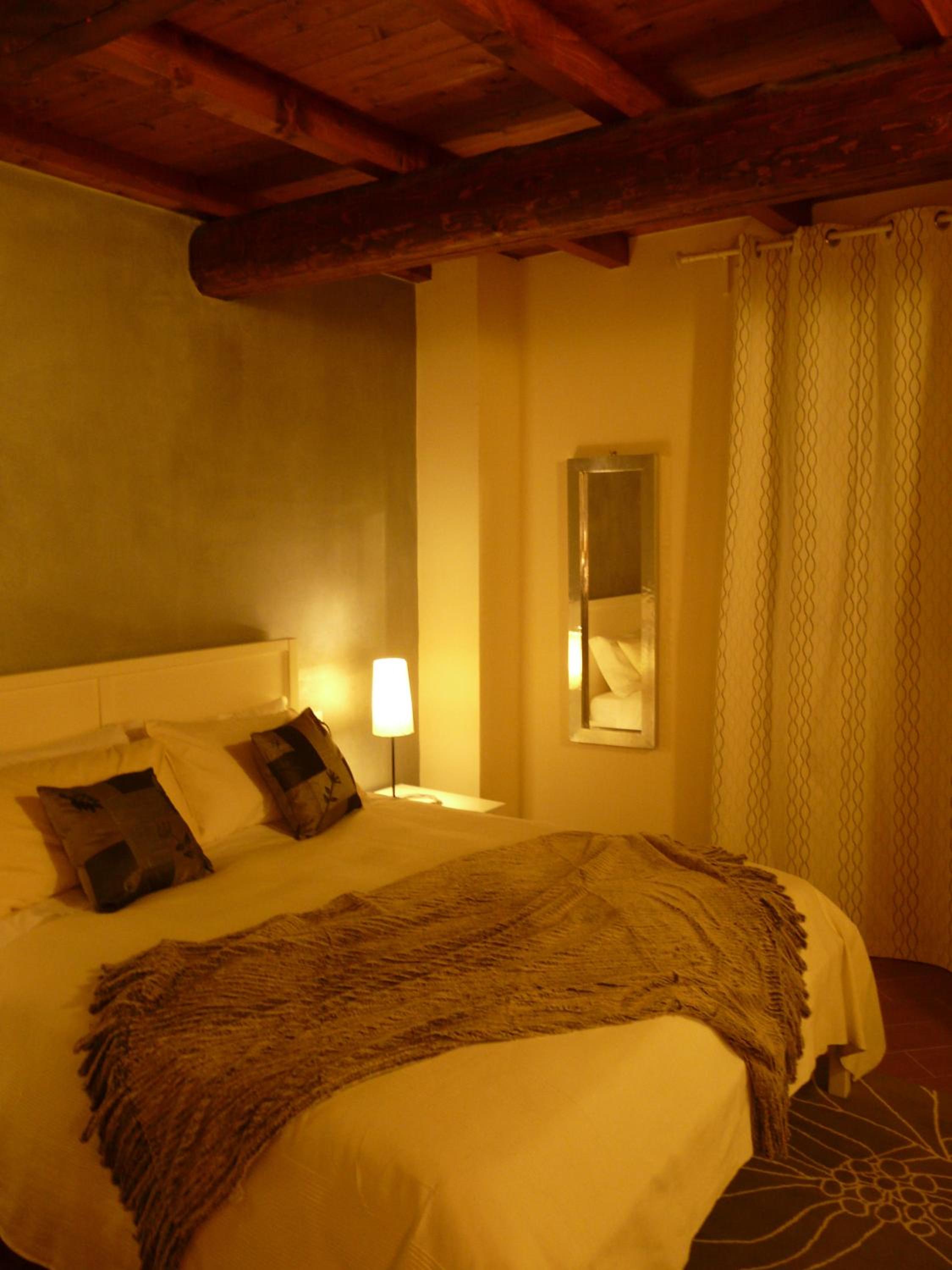 Double Room - Photo 7