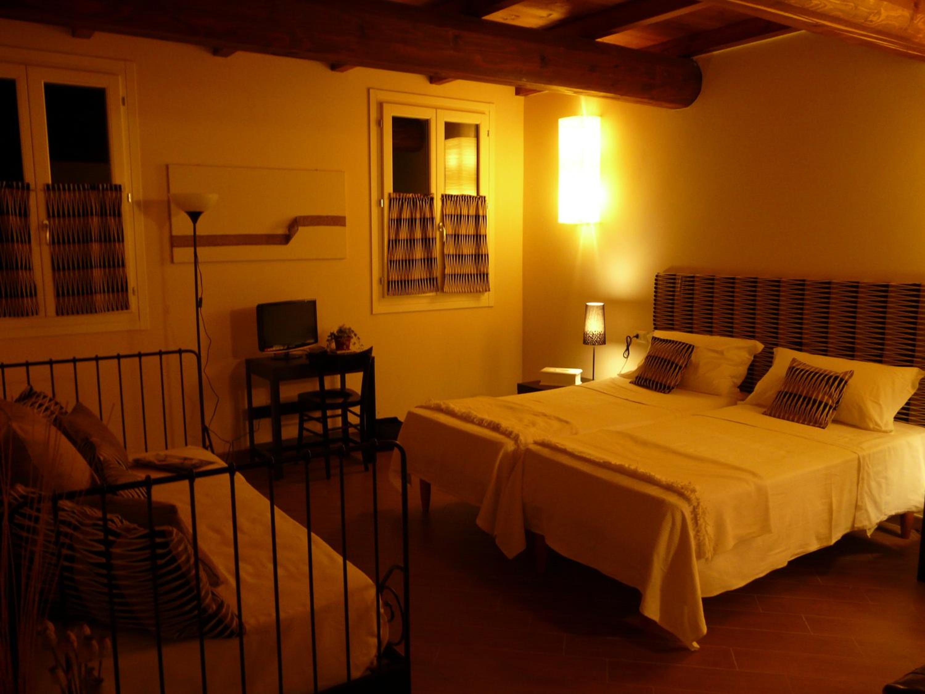 Double Room - Photo 3