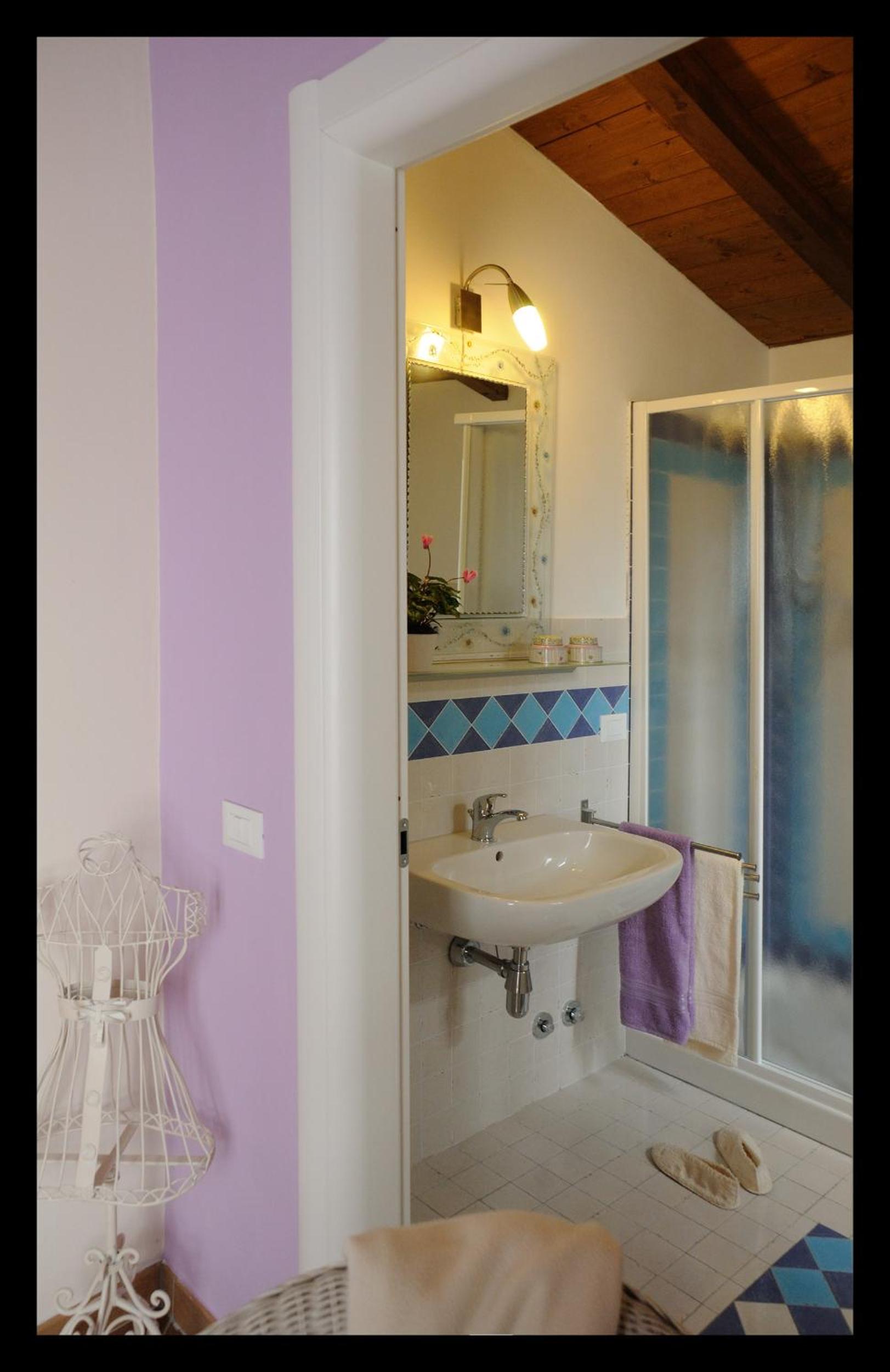 Double Room - Photo 5
