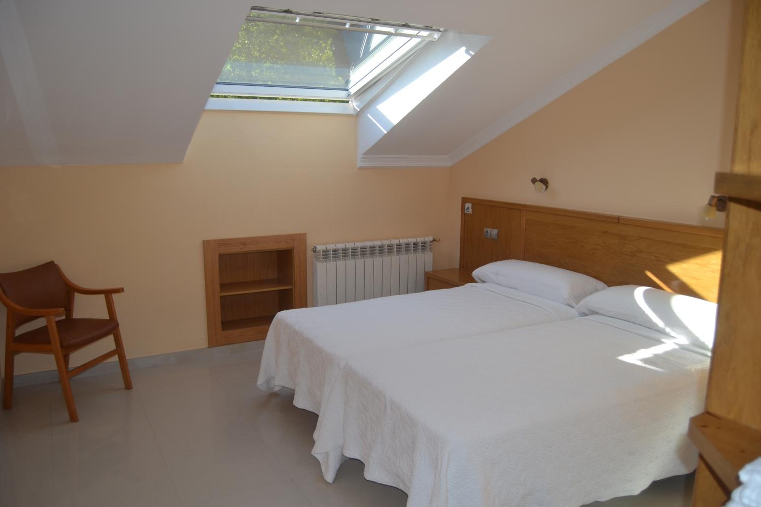 Twin Room - Photo 5