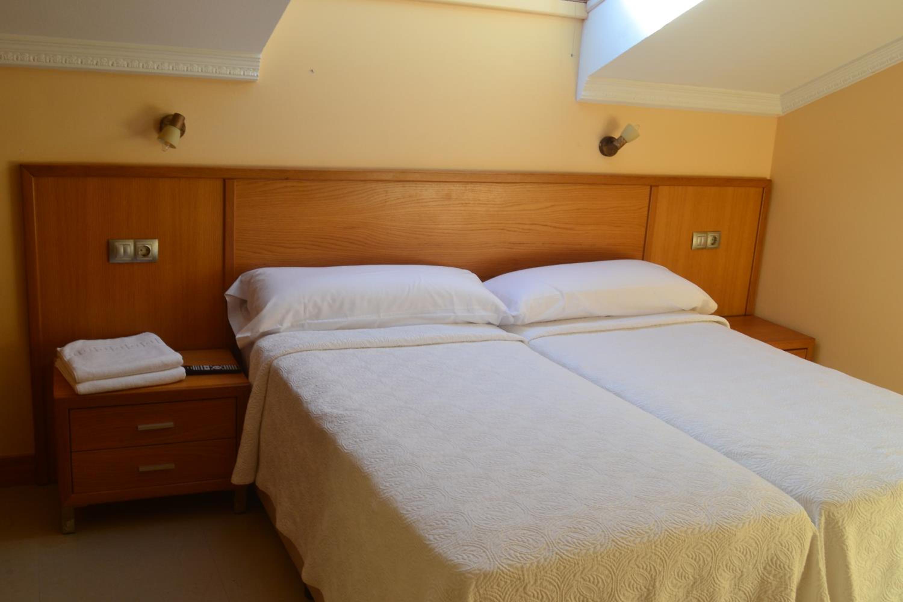 Twin Room - Photo 1