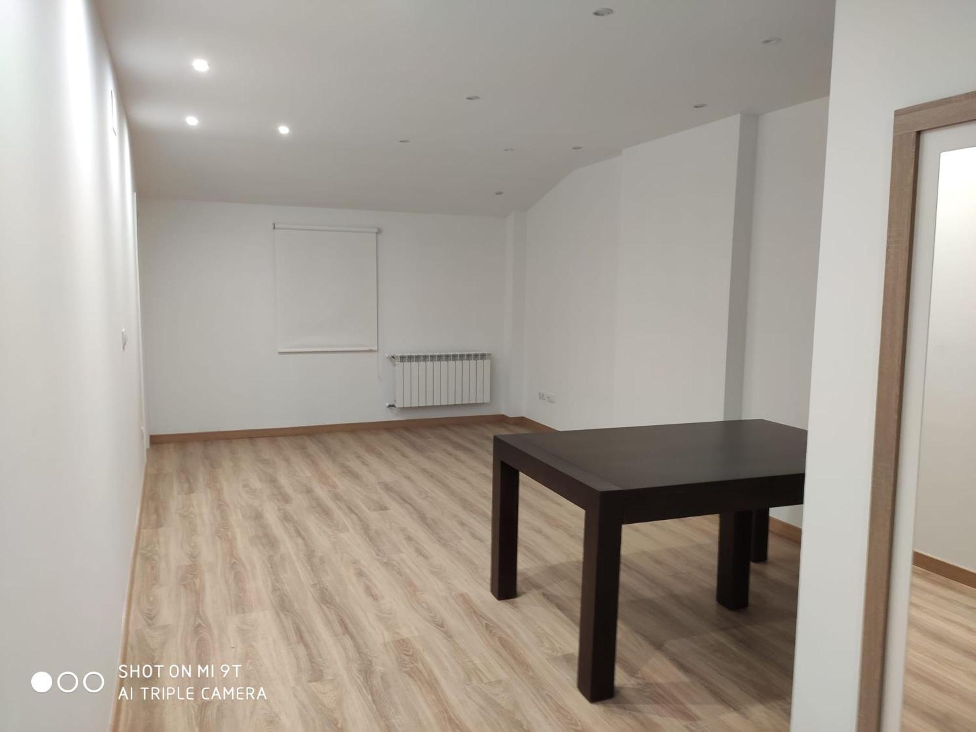 Family Suite with Balcony - Photo 32