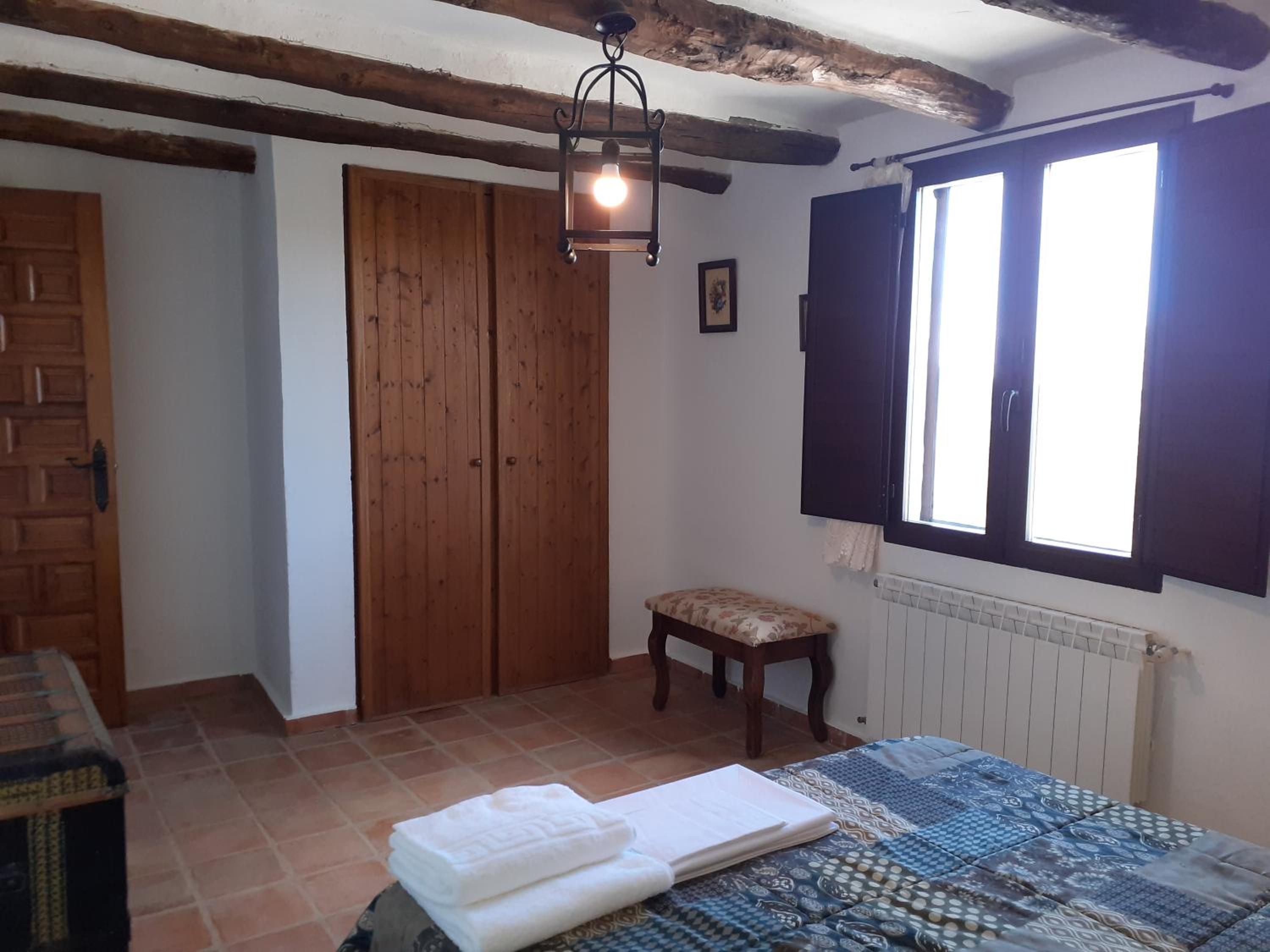 Eight-Bedroom House photo 2
