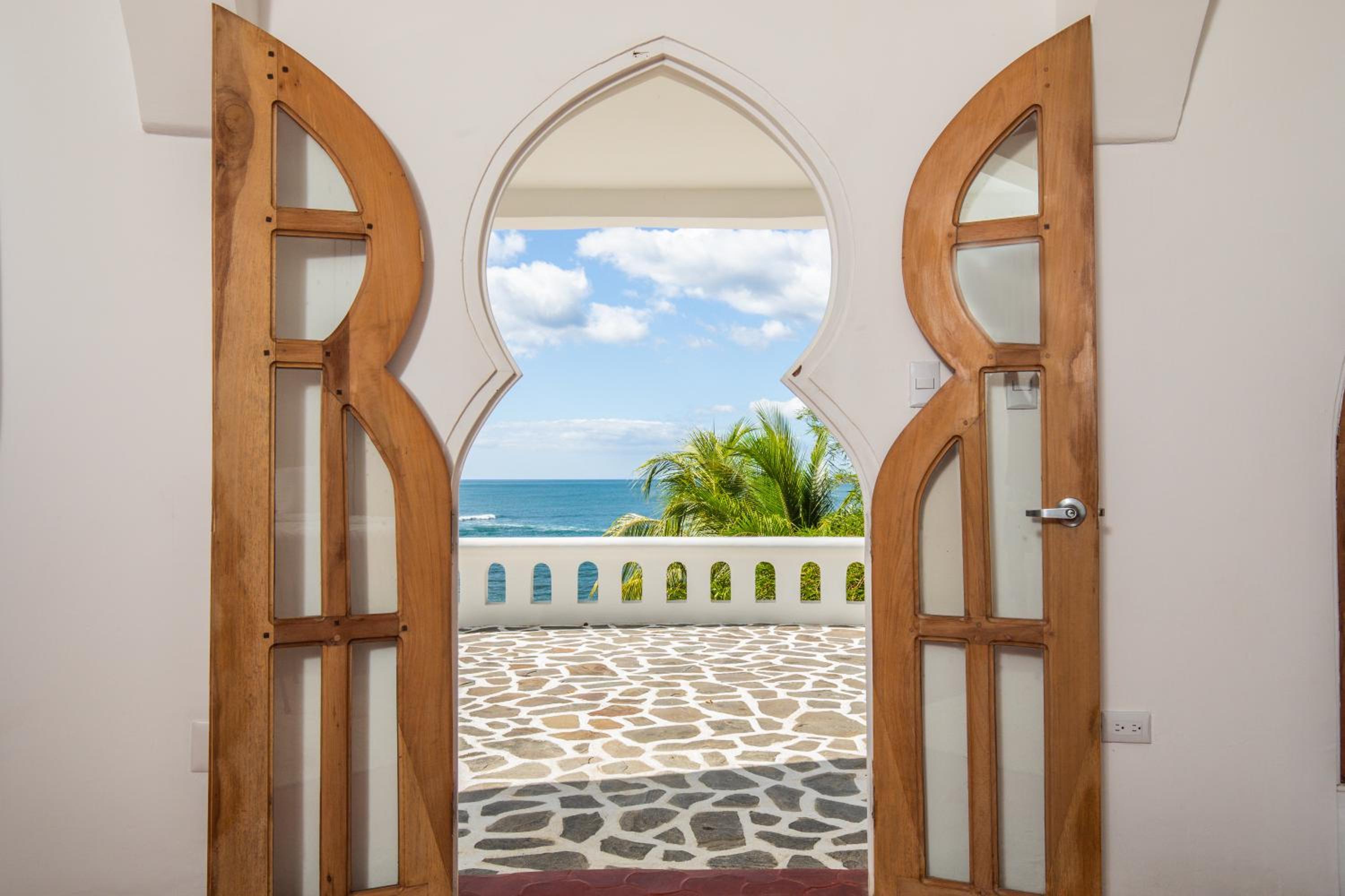 Deluxe Double Room with Balcony and Sea View photo 2