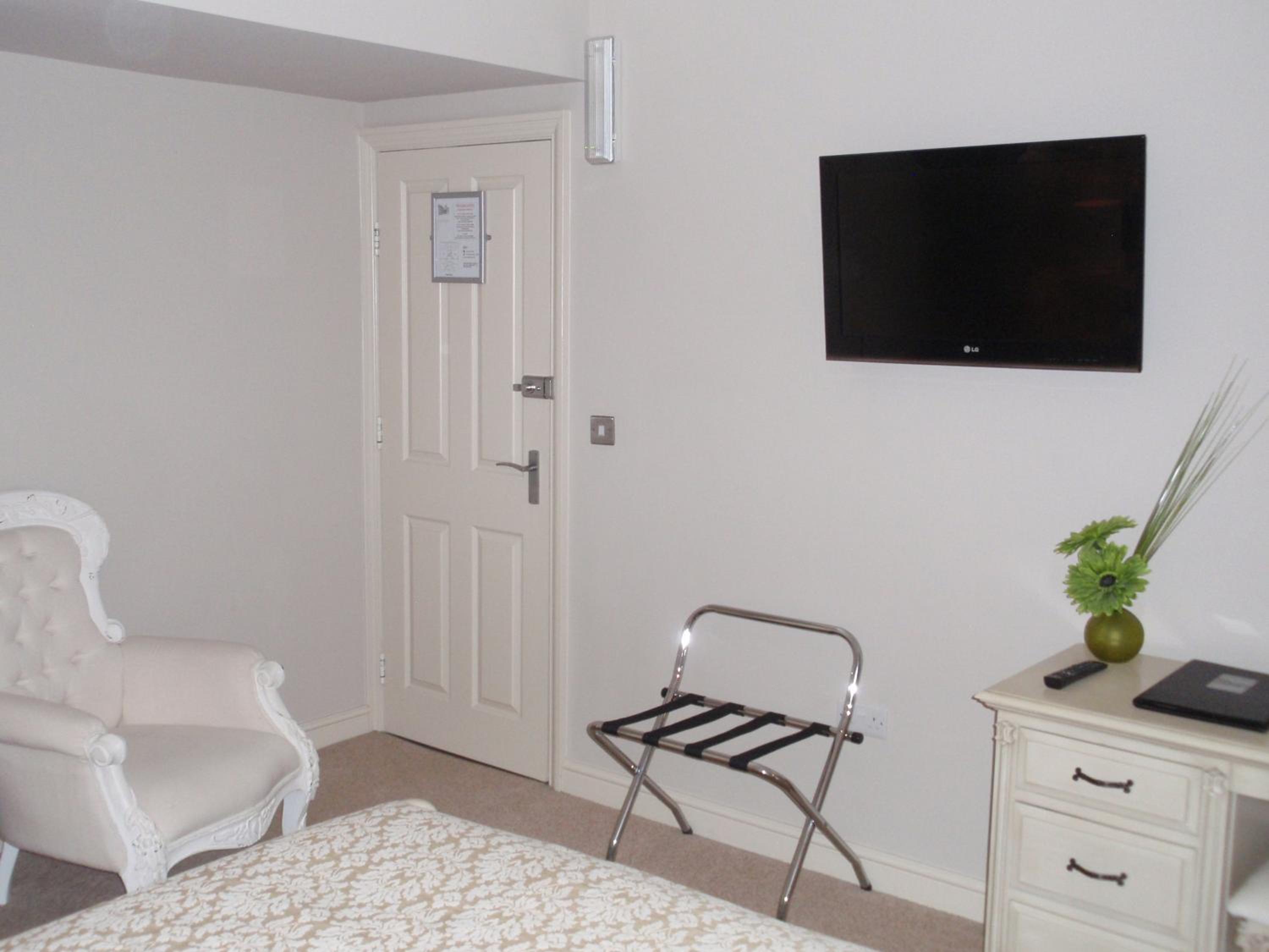 Premium King Room photo 3