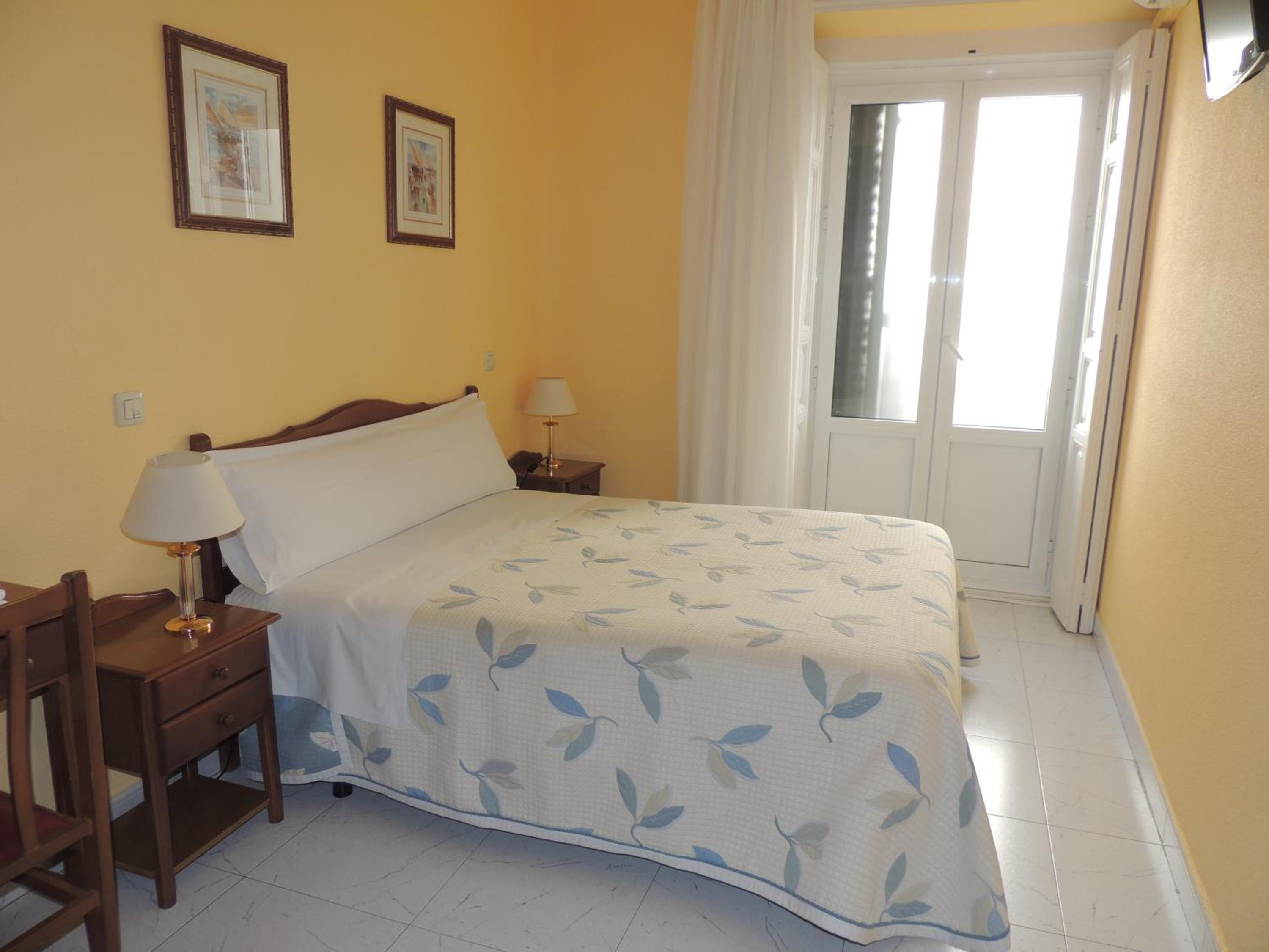 Double or Twin Room - Photo 3