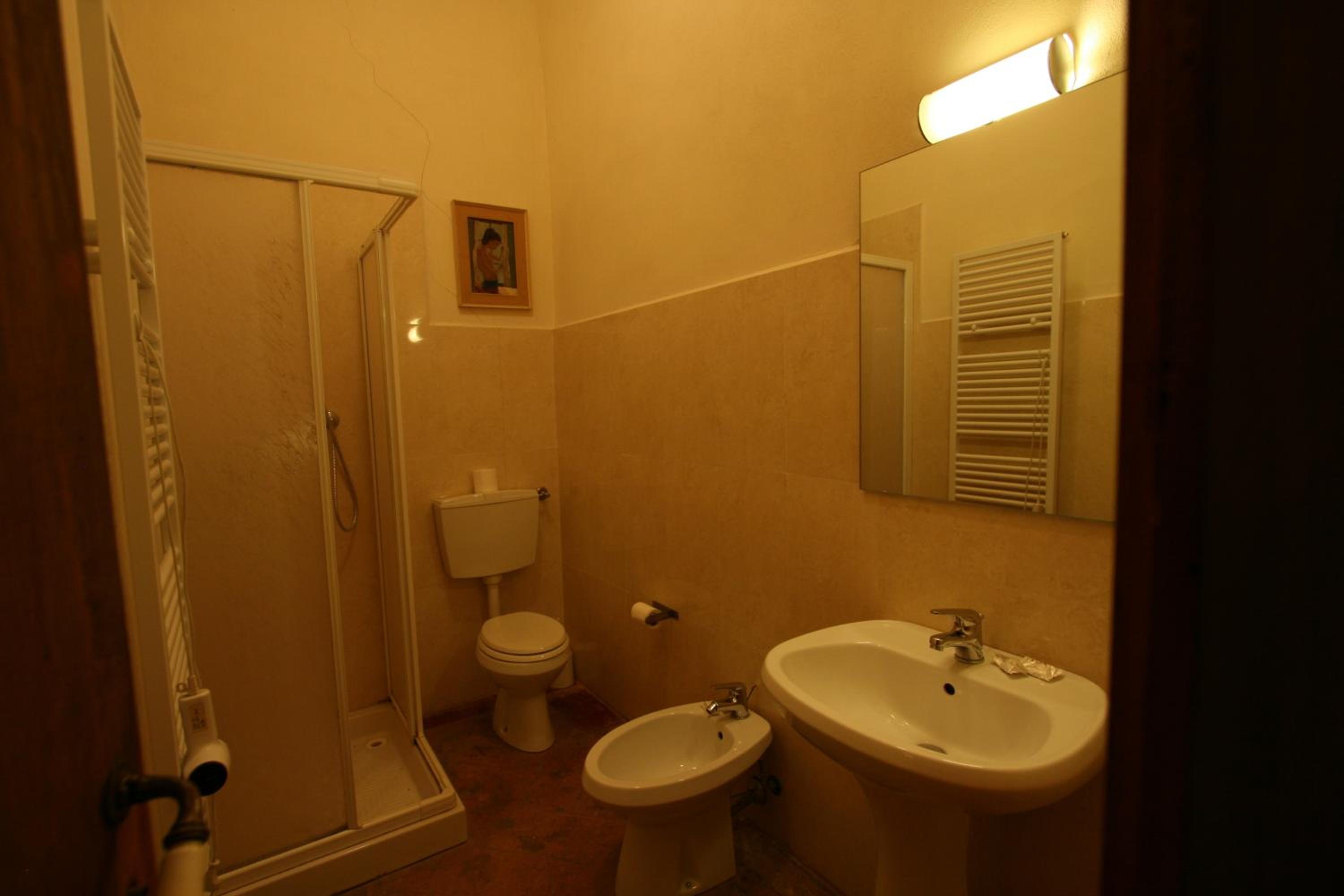 Two Connecting Double Rooms - Photo 2