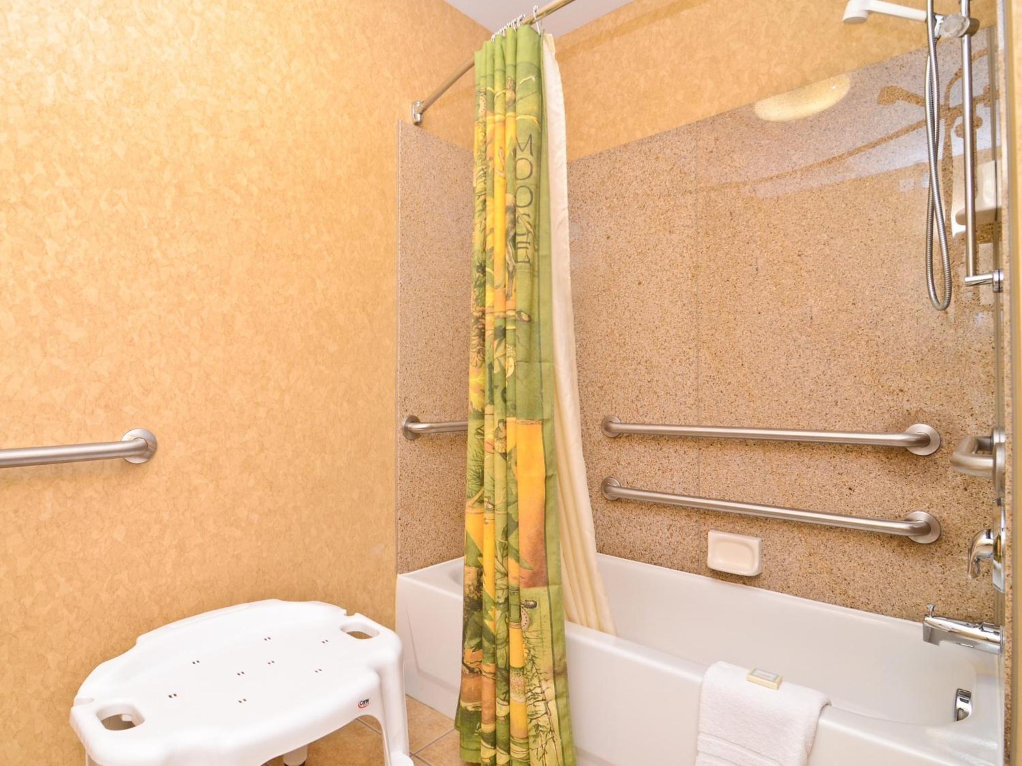 Queen Room with Two Queen Beds - Communication Assistance/Disability Access/Non-Smoking - Photo 2