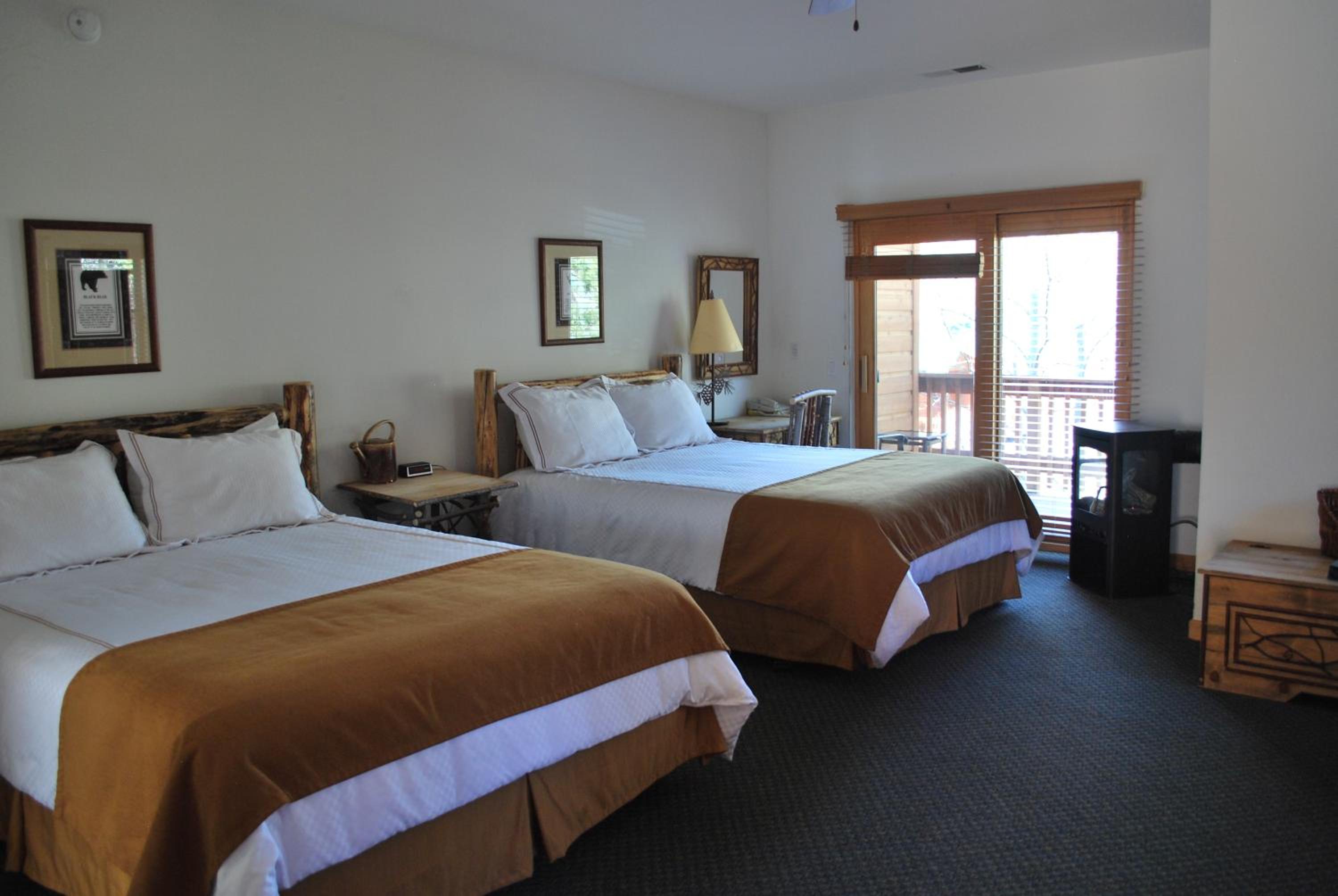 Resort room - 2 Queens beds photo 1