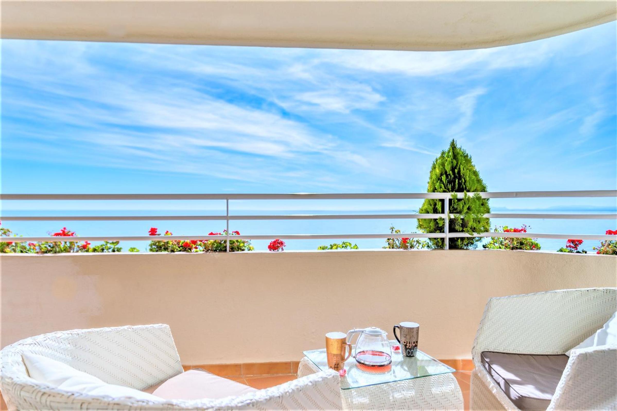 Apartment with Sea View - Photo 12