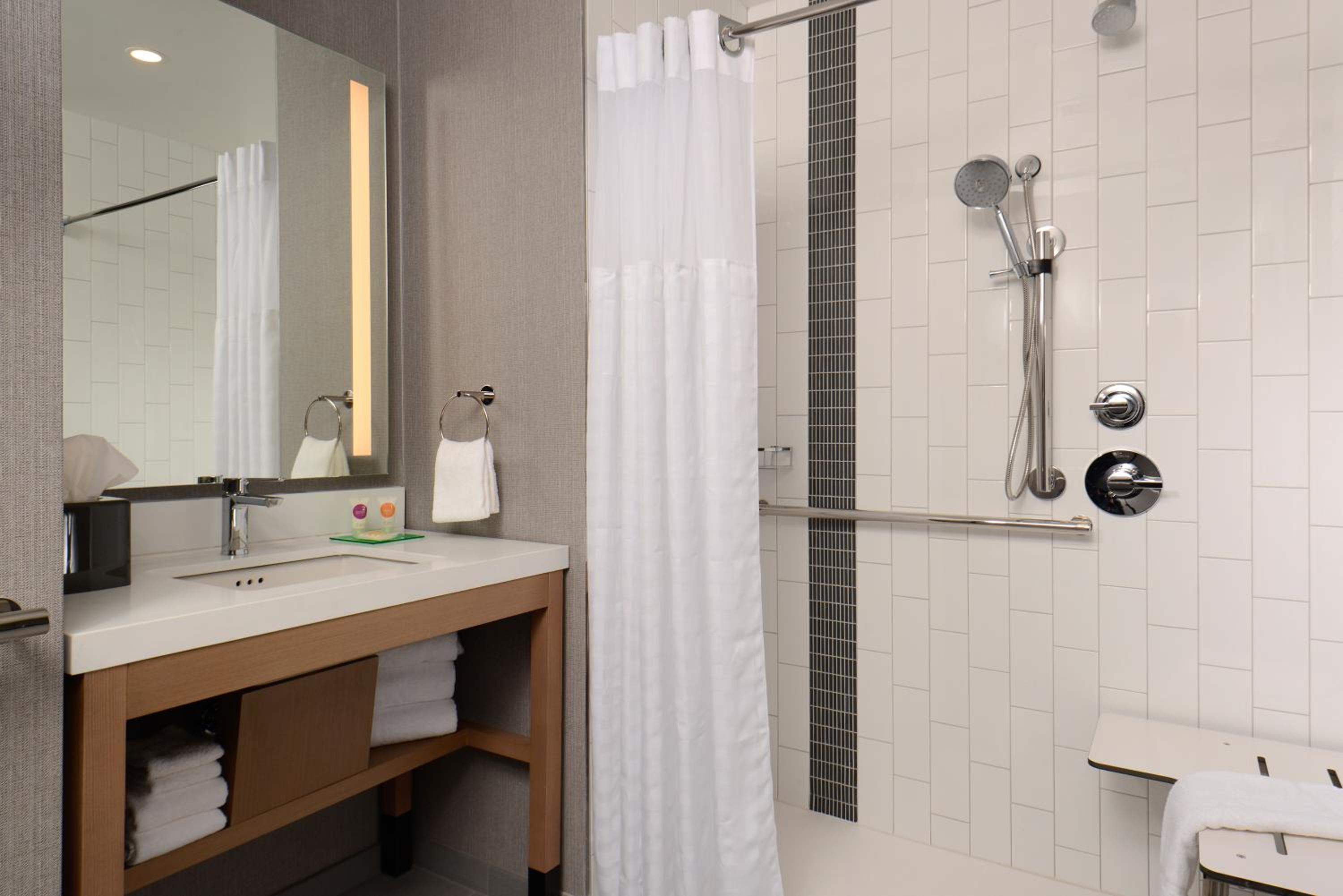 King Suite with Sofa Bed and Roll-In Shower - Disability Access photo 3