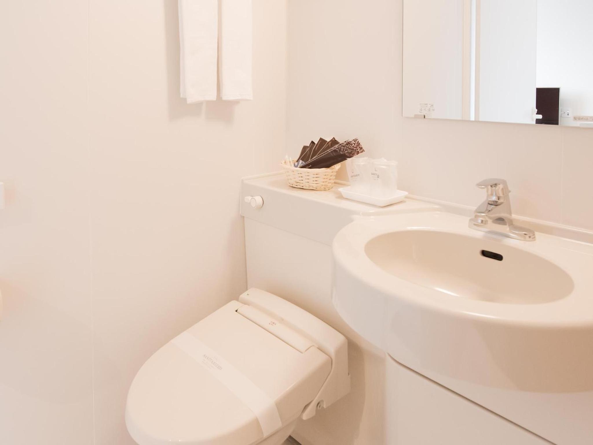 Twin Room - Photo 20
