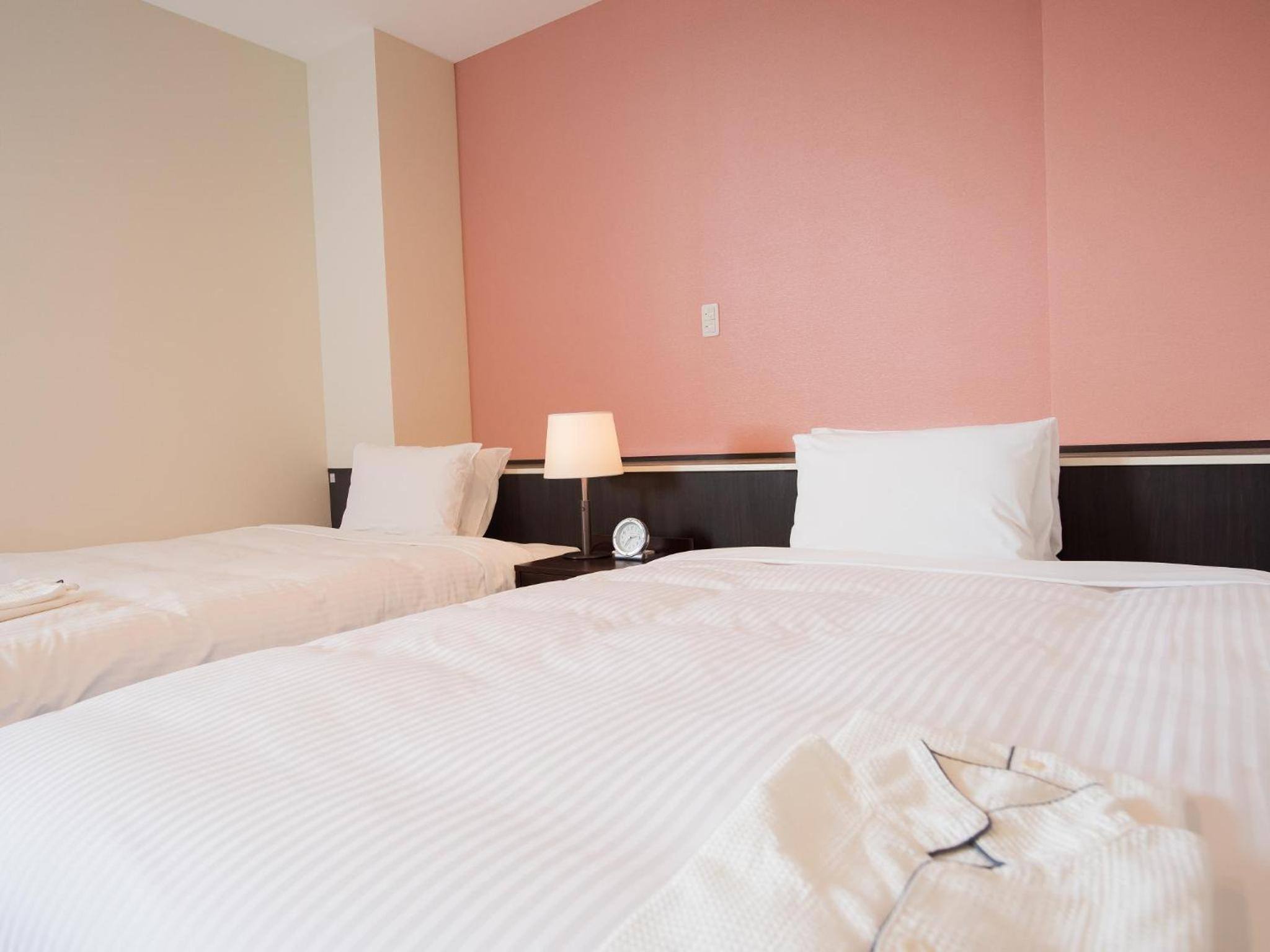 Twin Room - Photo 19