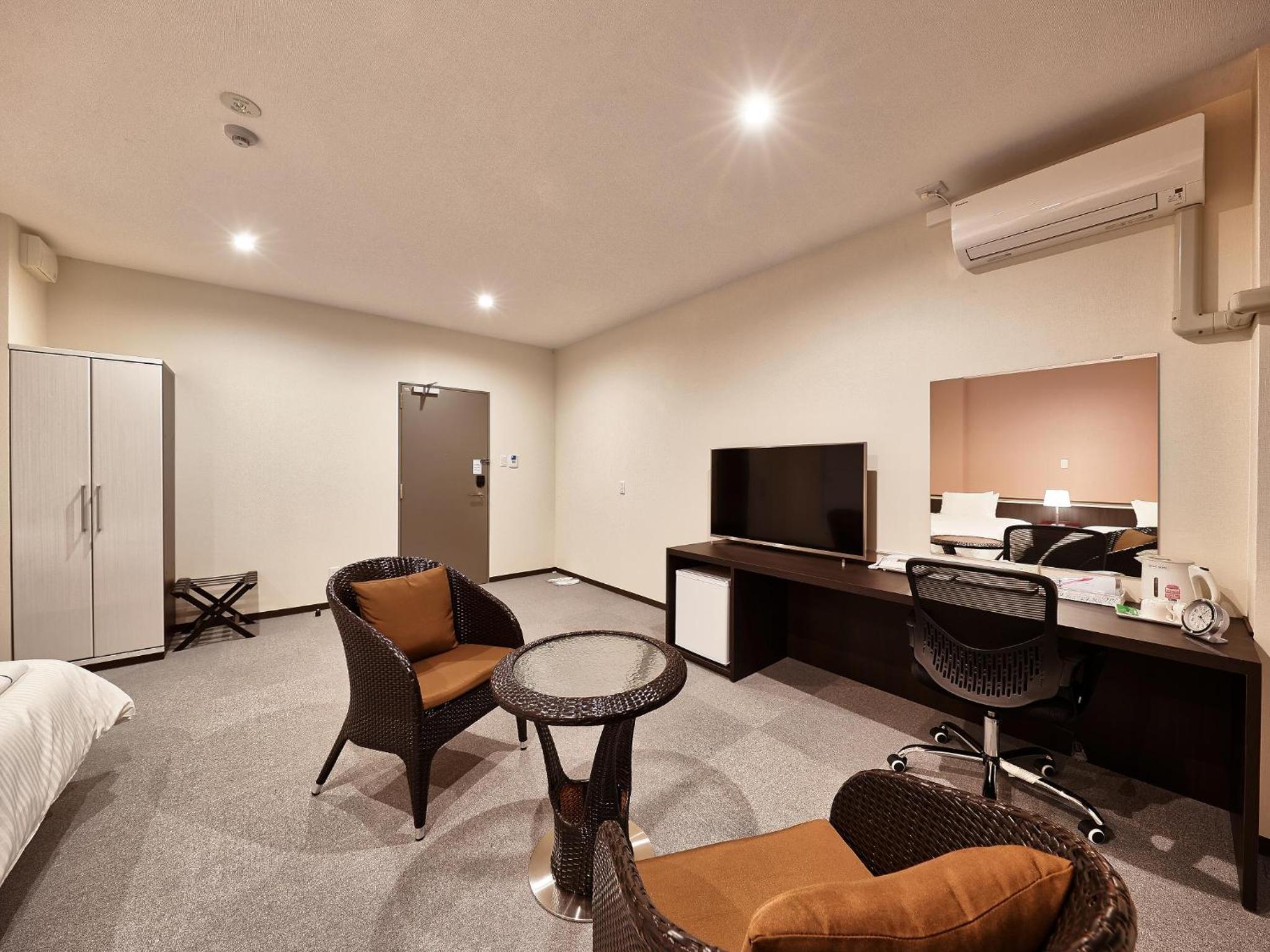 Twin Room - Photo 17