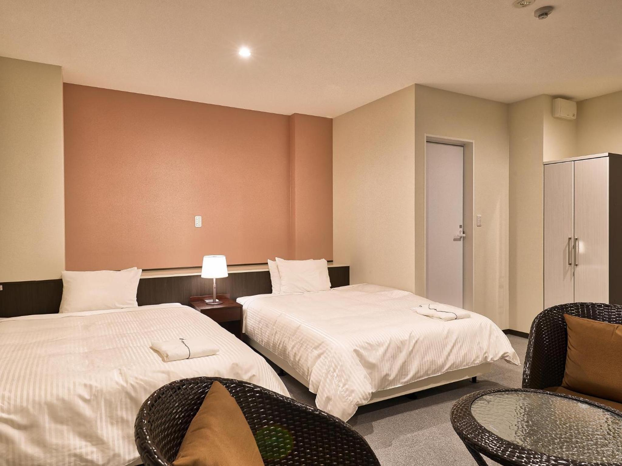 Twin Room - Photo 16