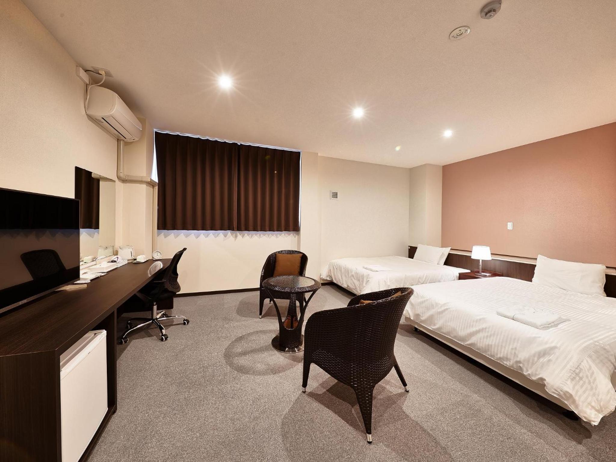 Twin Room - Photo 14