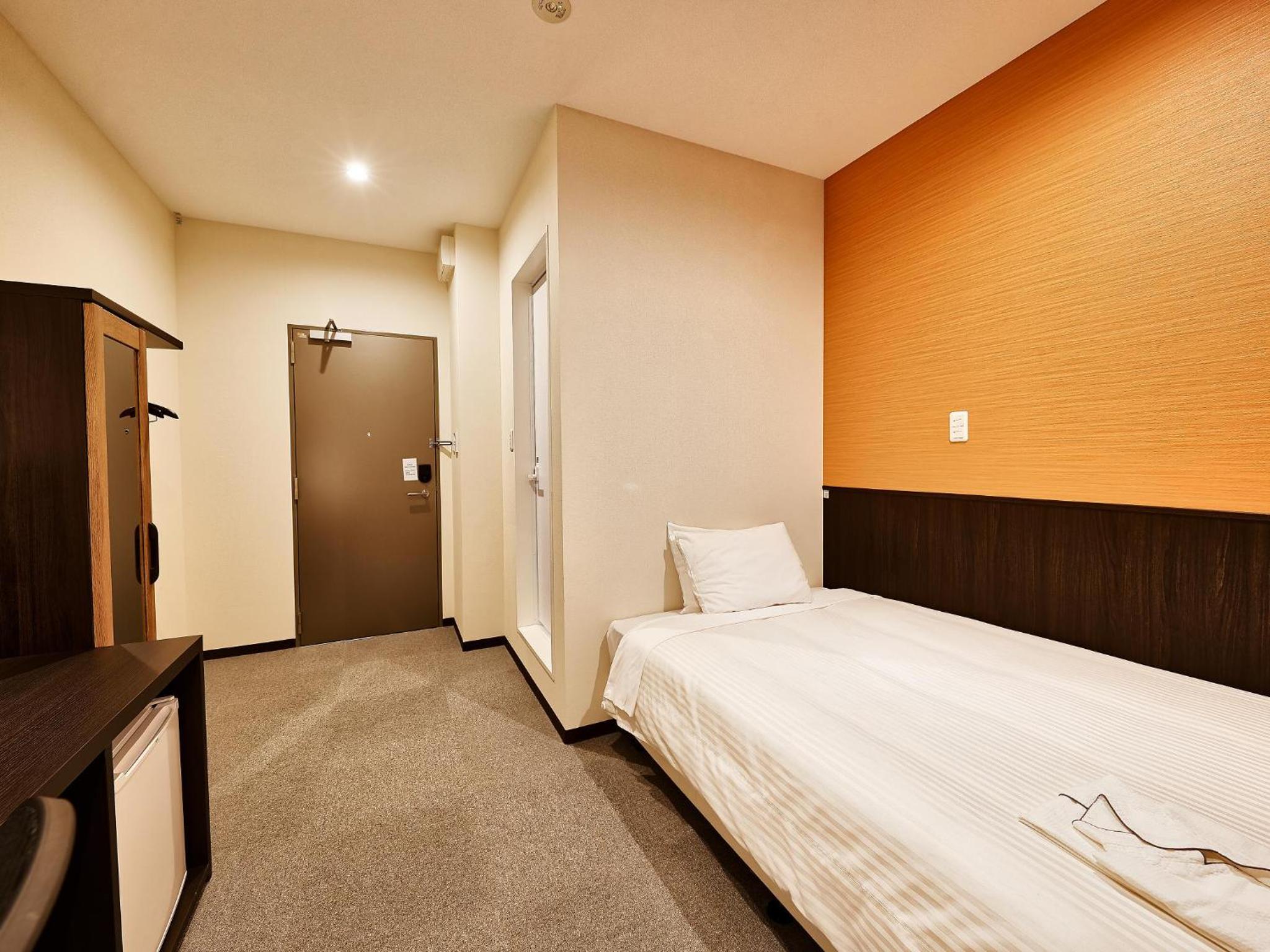 Economy Double Room - Photo 16