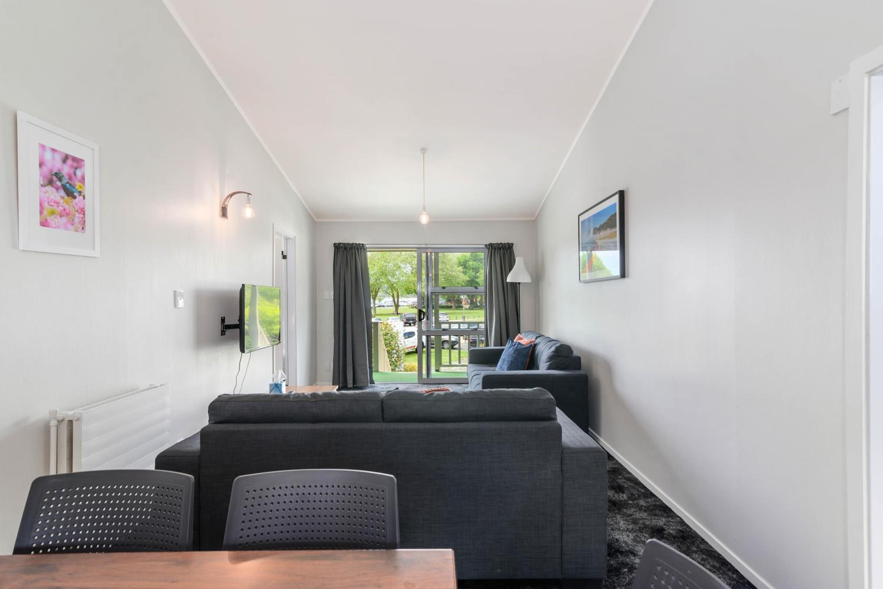 One-Bedroom Apartment - Photo 4