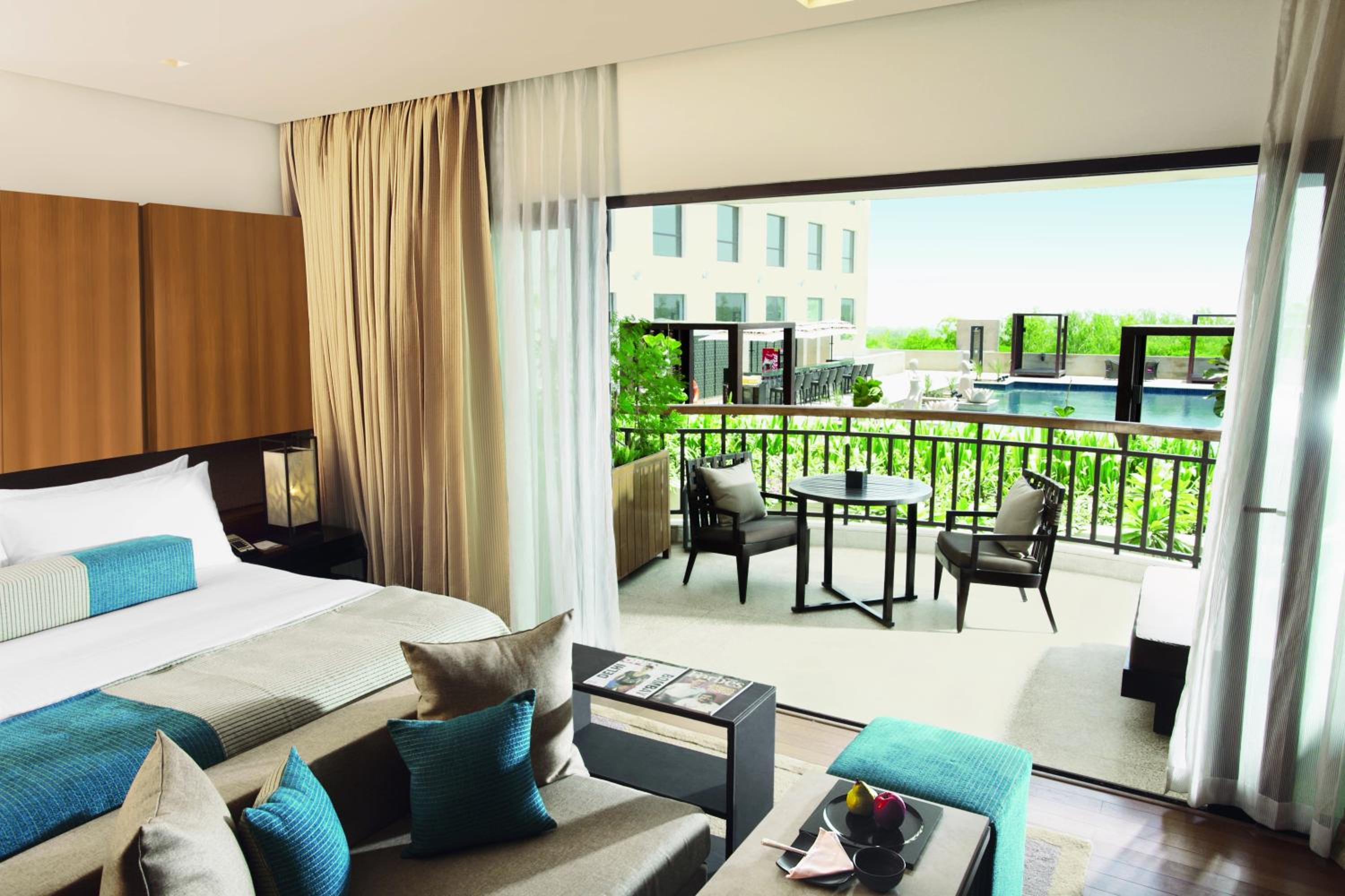 Deluxe Room Courtyard View King Bed photo 3