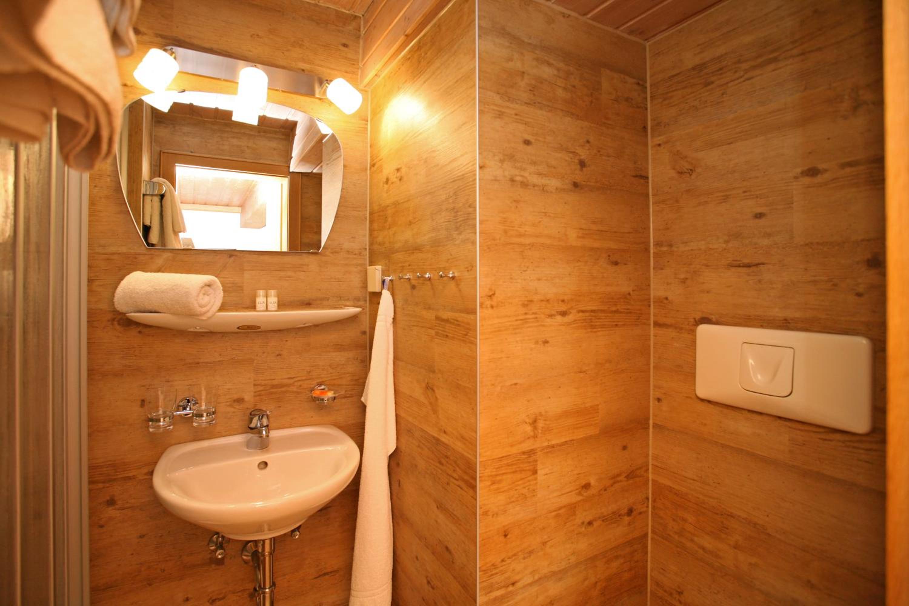 Economy Double Room photo 2