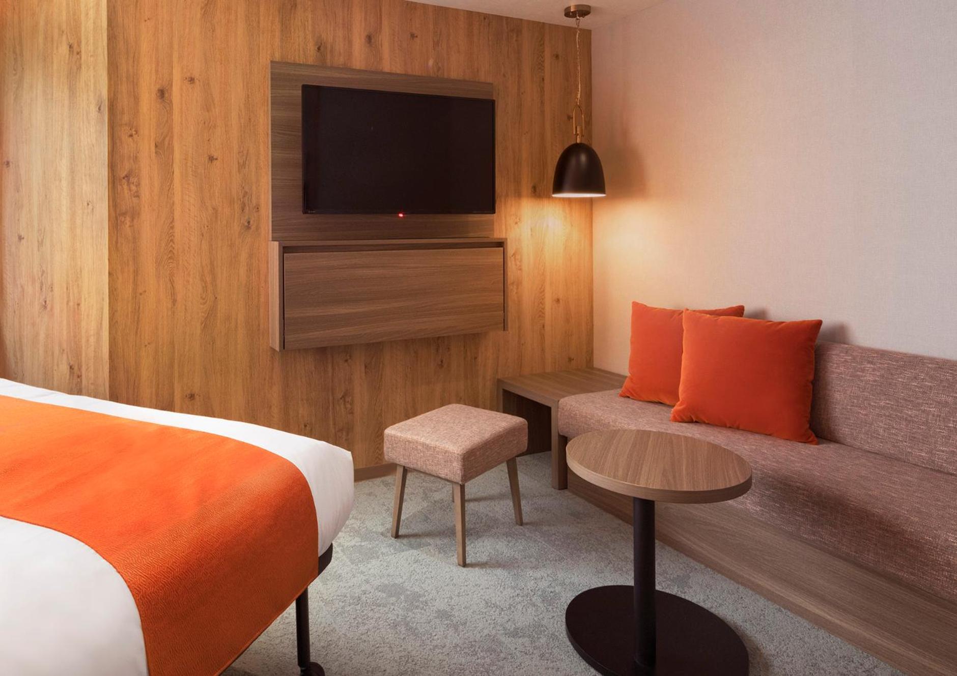 Deluxe King Room - Non-Smoking photo 2
