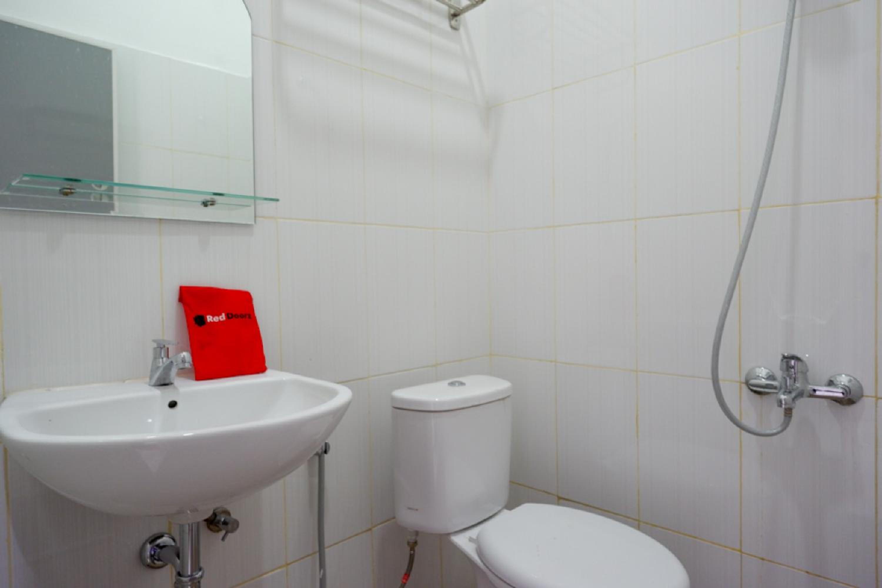 Twin Room - Photo 4