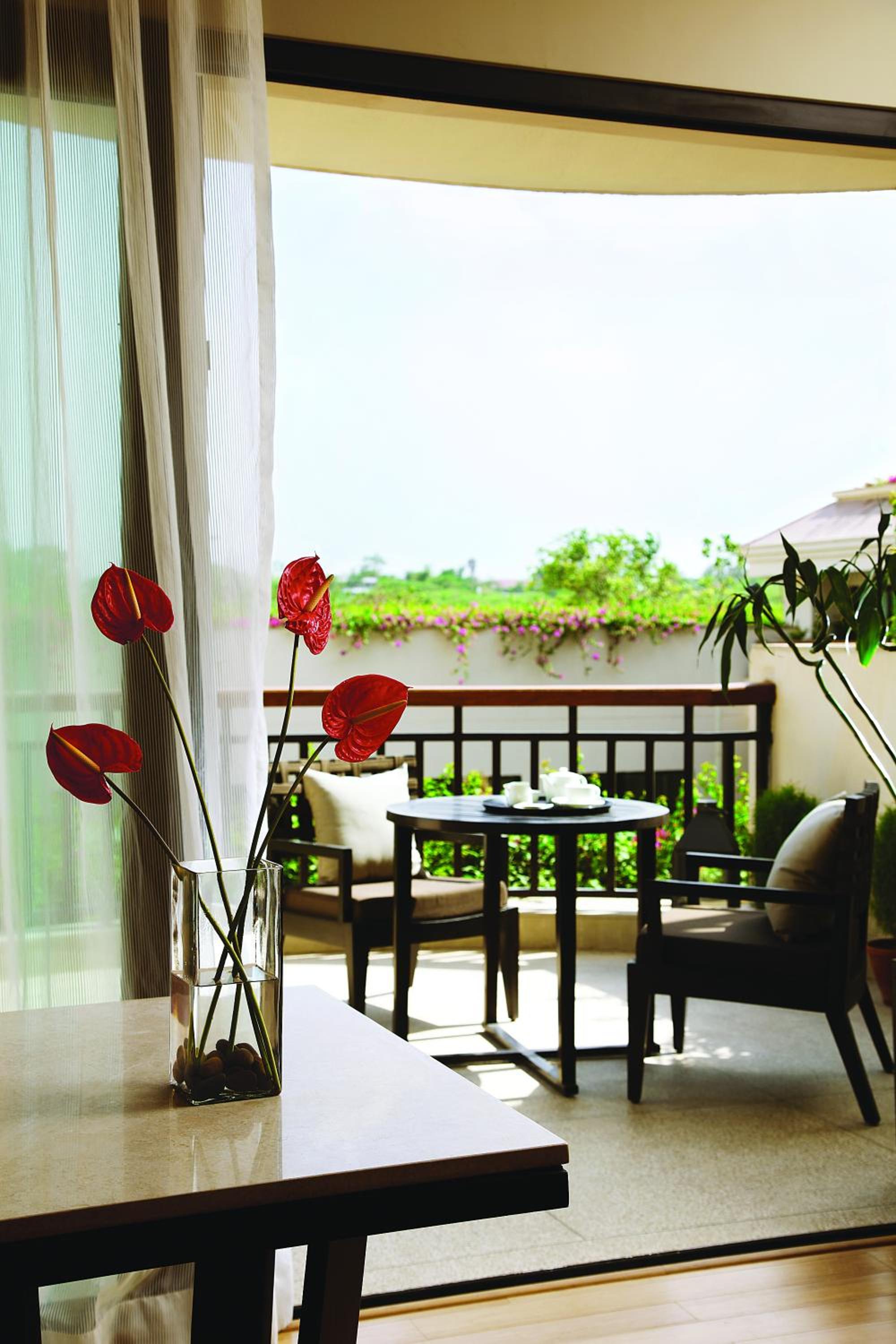 Deluxe Suite - Enjoy Happy Hours with 1+1 offer on Alcoholic Beverage photo 3