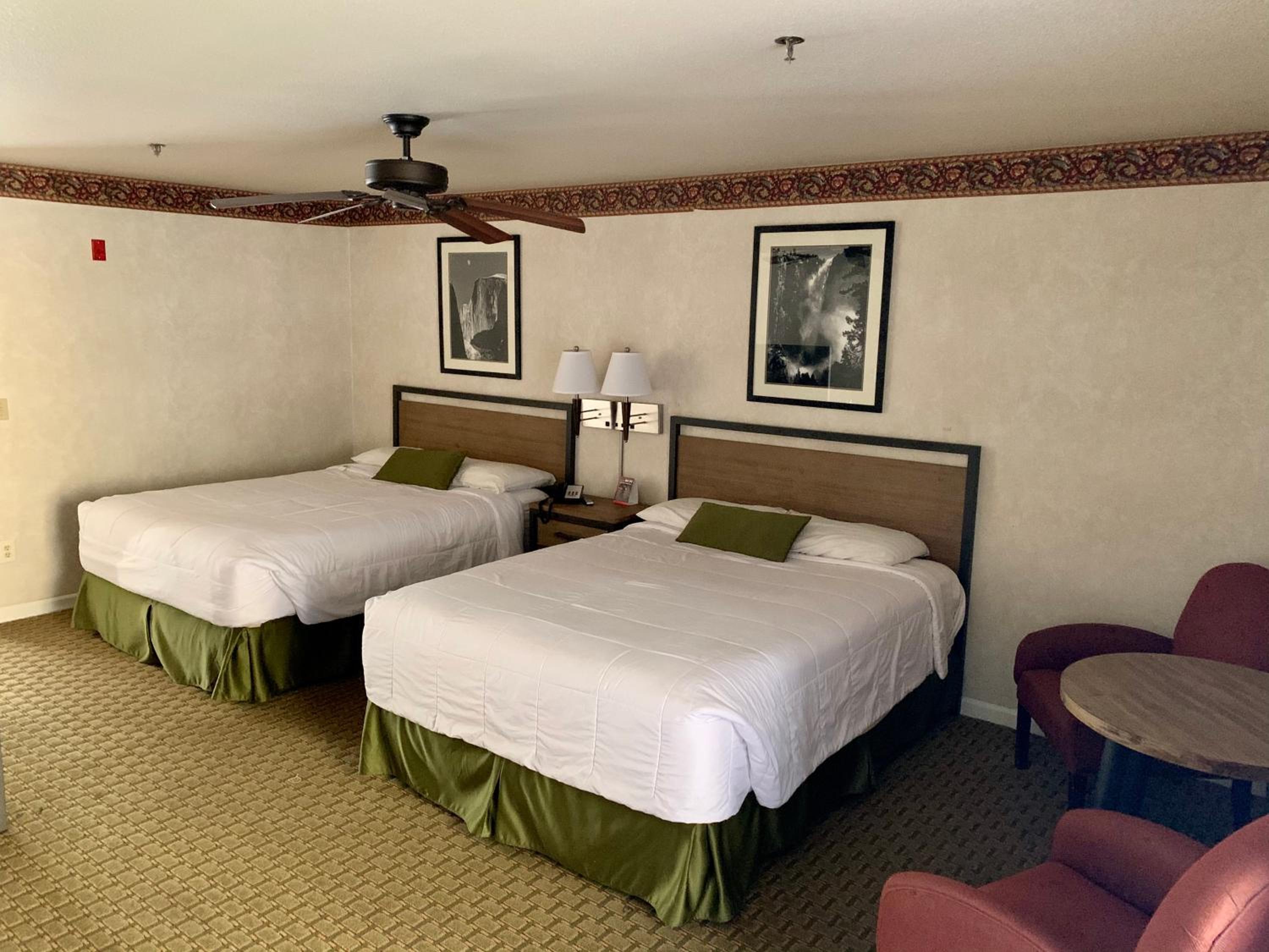 Queen Room with Two Queen Beds with Mountain View - Photo 3
