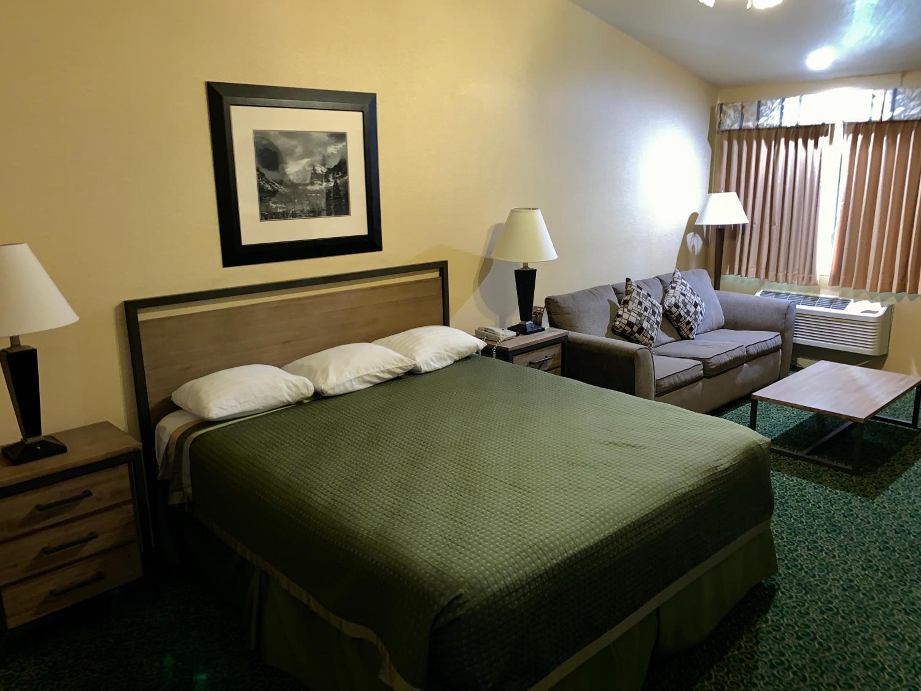 King Room with Balcony photo 2