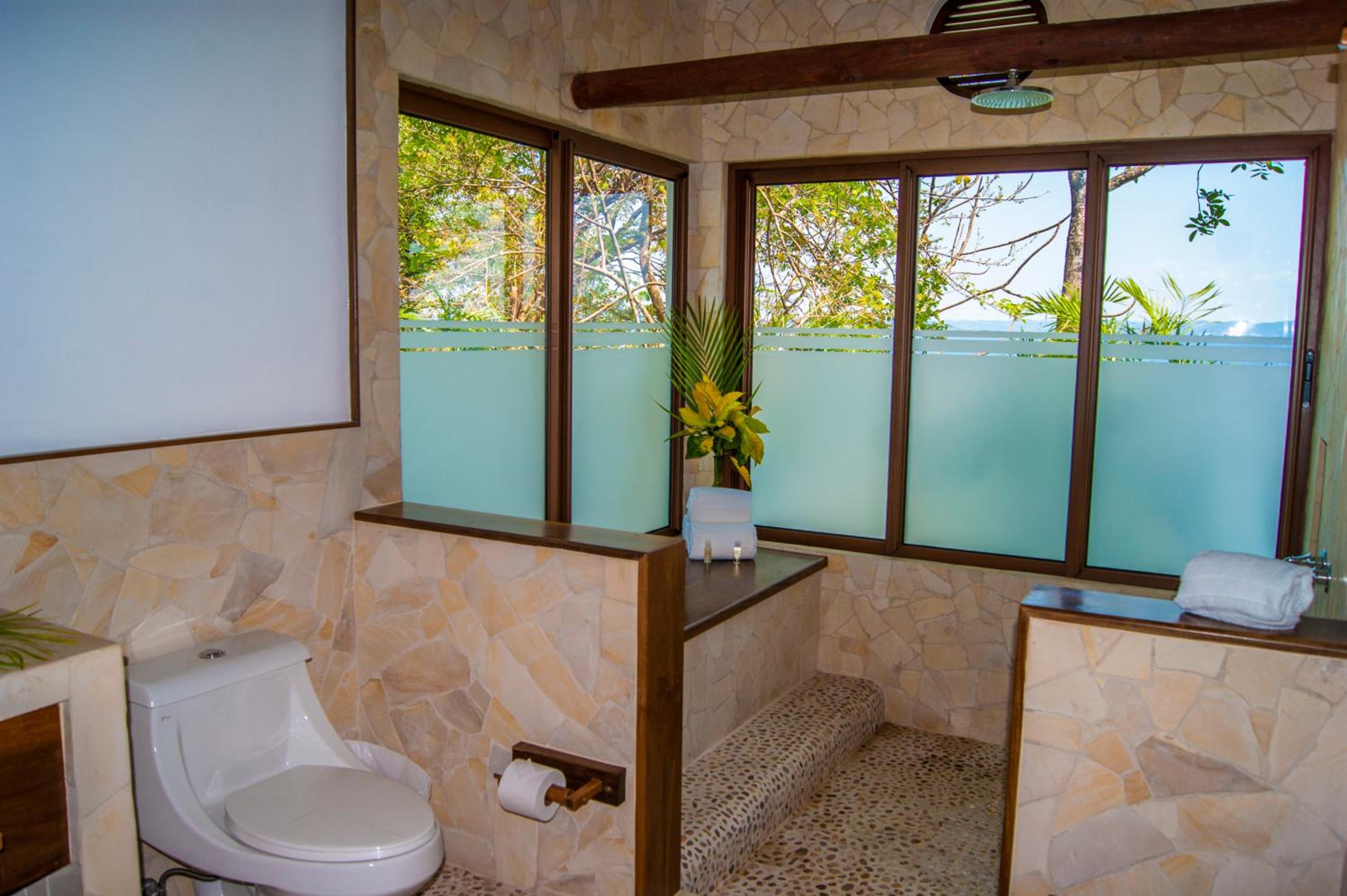 Lake View Jr Suite King - Photo 19