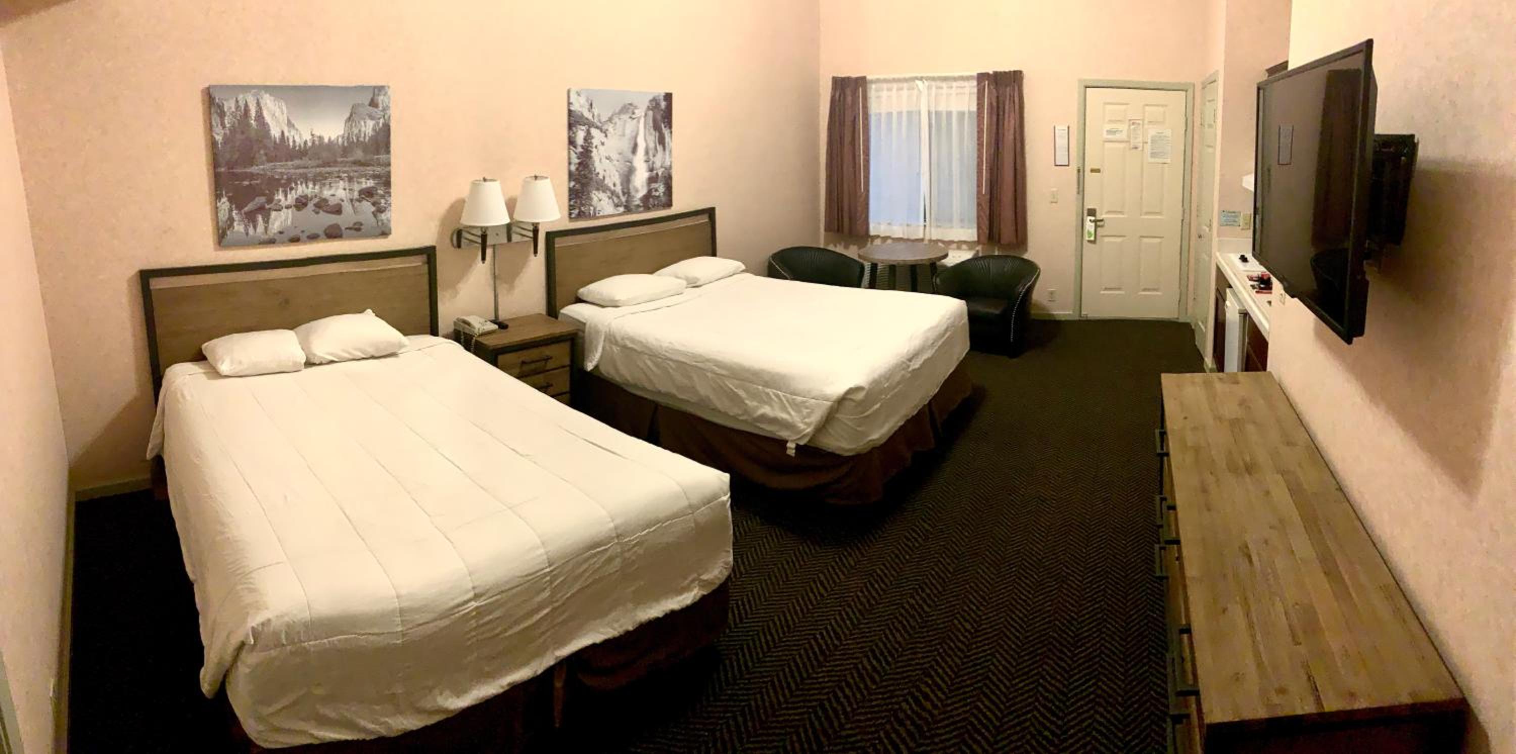 Queen Room with Two Queen Beds with Mountain View - Photo 4