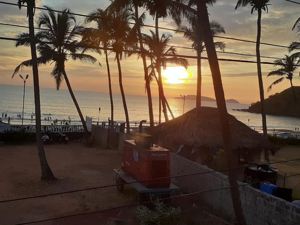 Deluxe Double Room with Balcony and Sea View photo 3