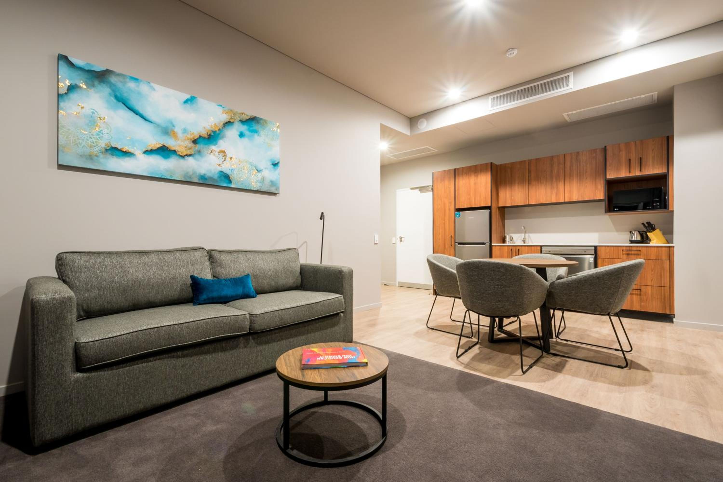 One-Bedroom Suite - Photo 2