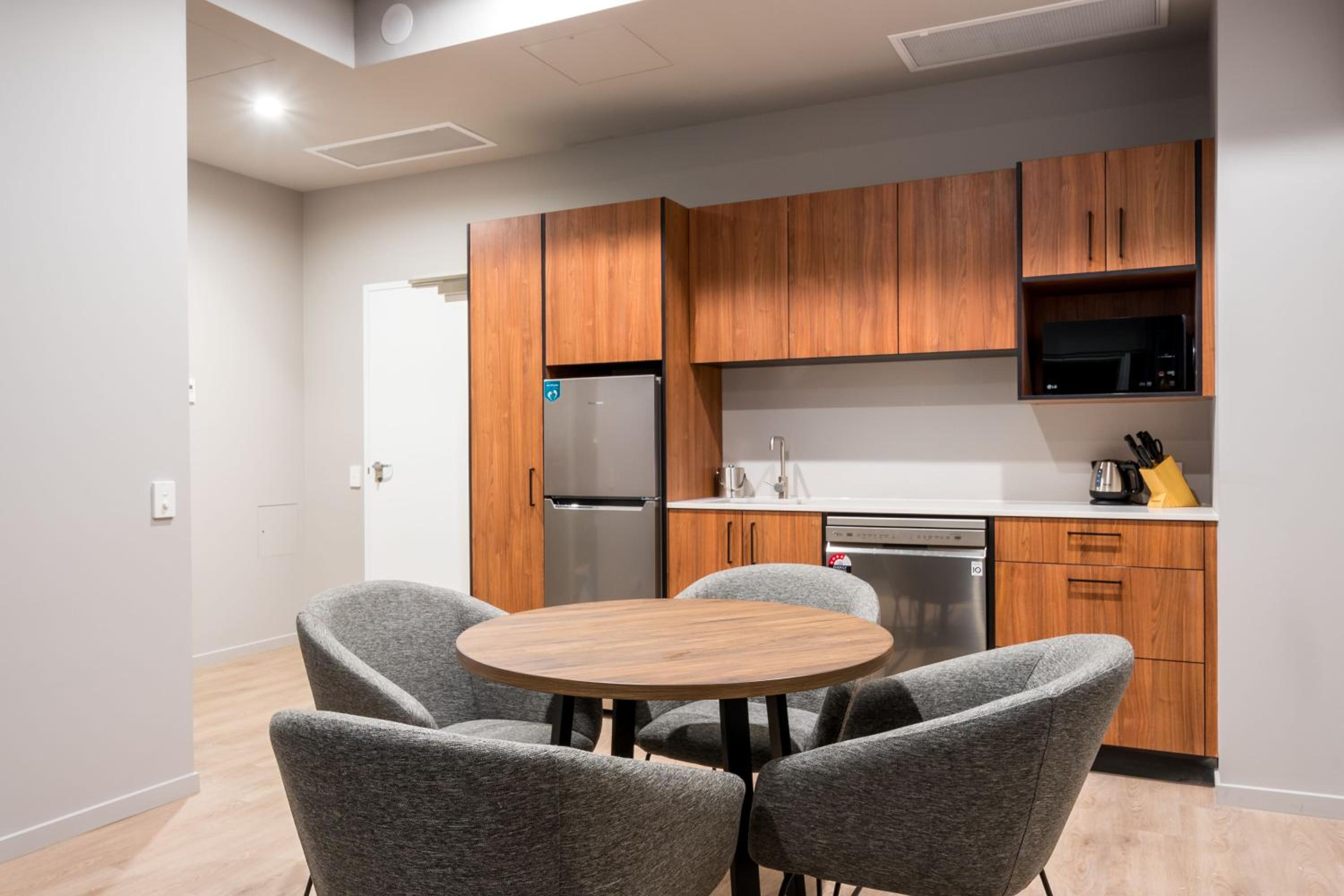 One-Bedroom Suite - Photo 3