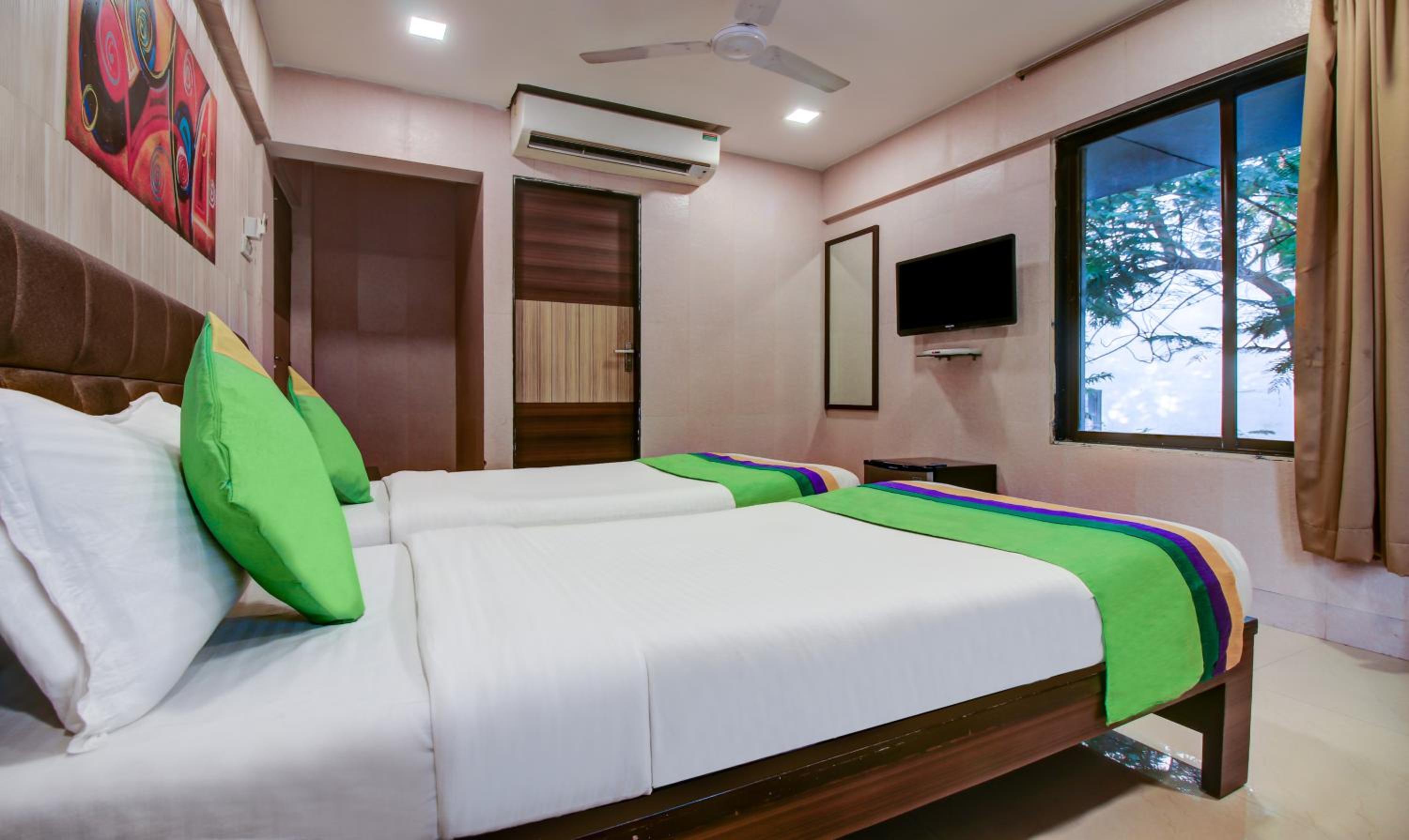 Standard Double Room - Photo 8