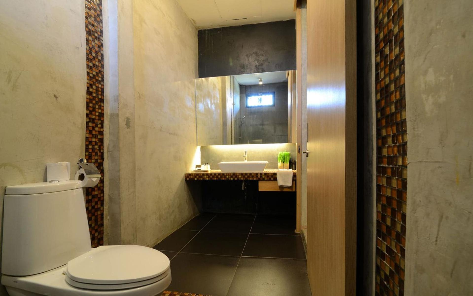 Deluxe Double Room with Balcony - Photo 7