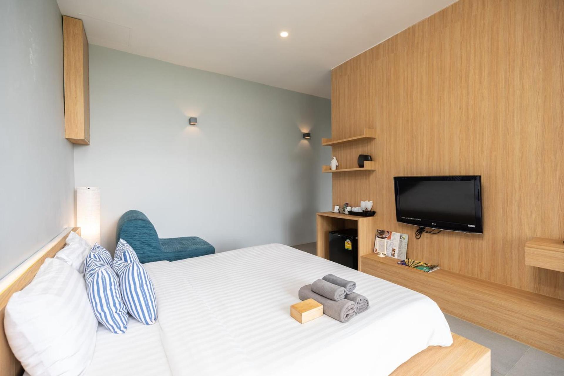 Deluxe Double Room with Balcony - Photo 6